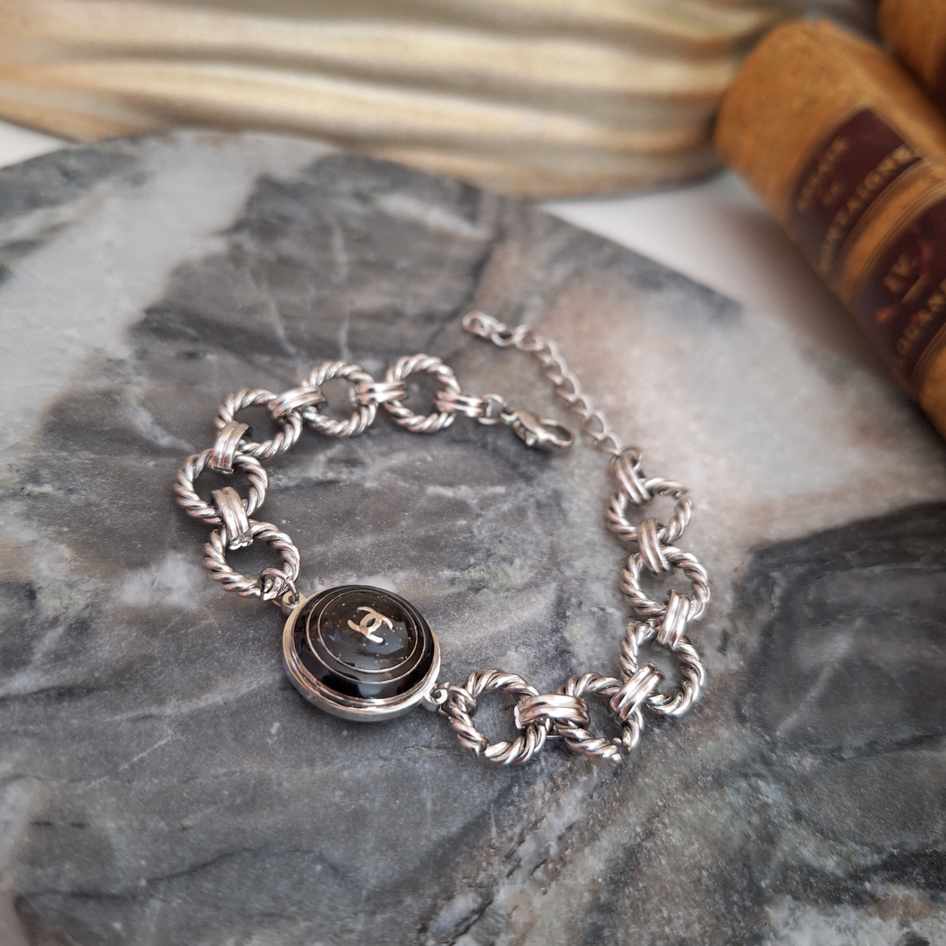 Bracciale Jona - Creazione artigianale Relux con bottone vintage upcycled