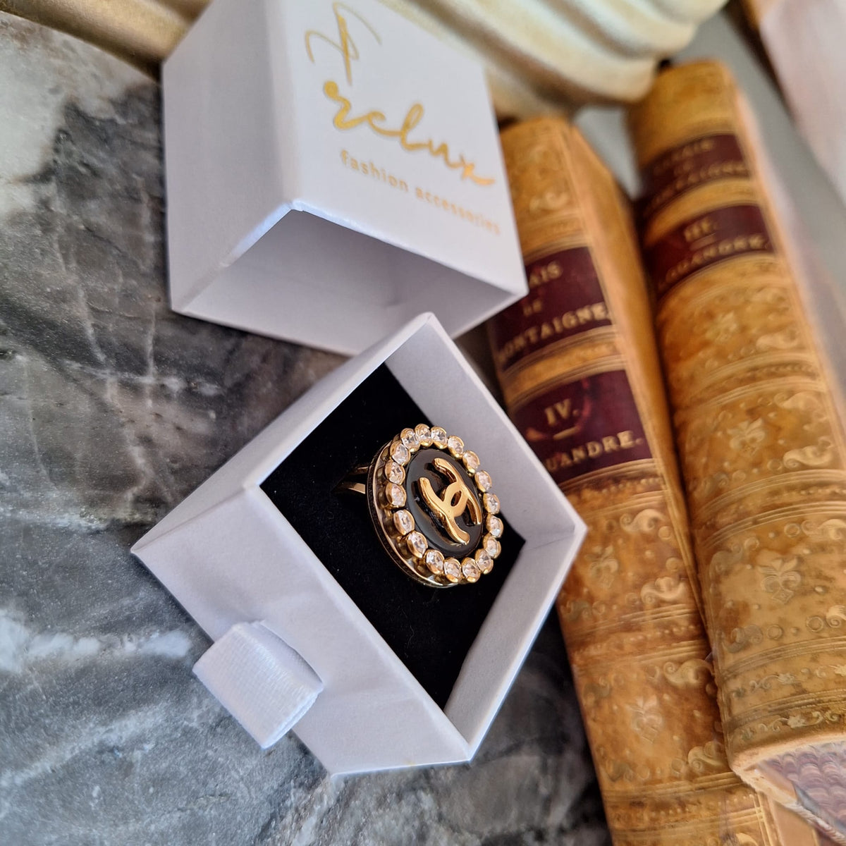 Anello Ella - Creazione artigianale Relux con bottone upcycled