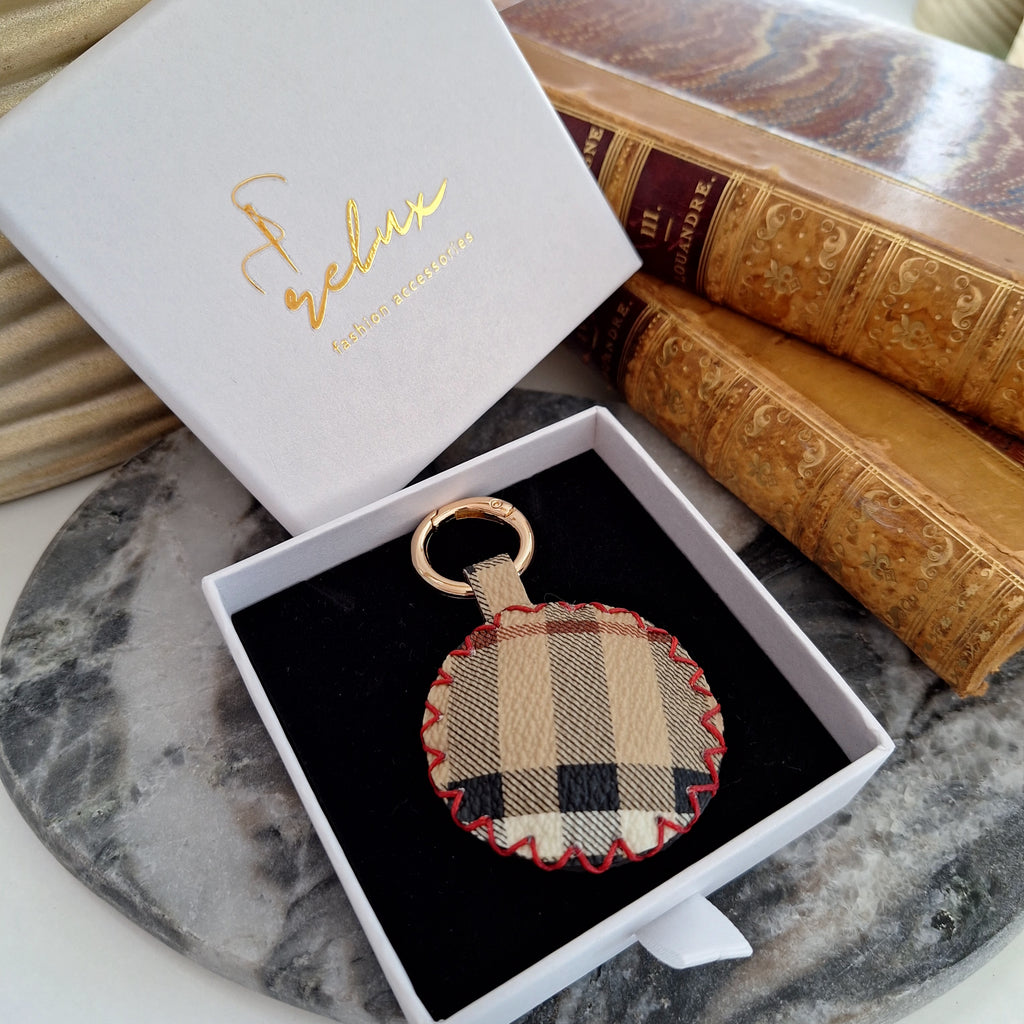 Nari Keychain - Relux handcrafted creation in upcycled vintage leather