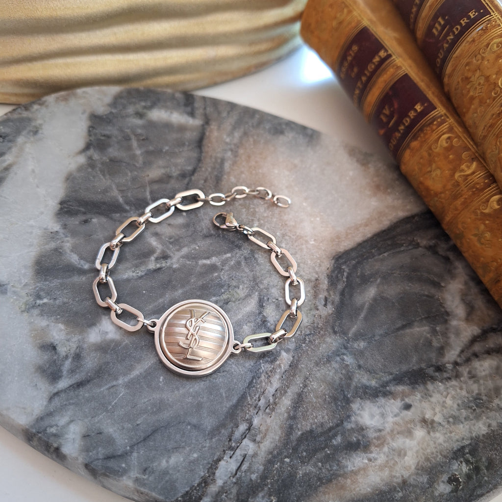 Selma Bracelet - Handcrafted Relux creation with an upcycled vintage button