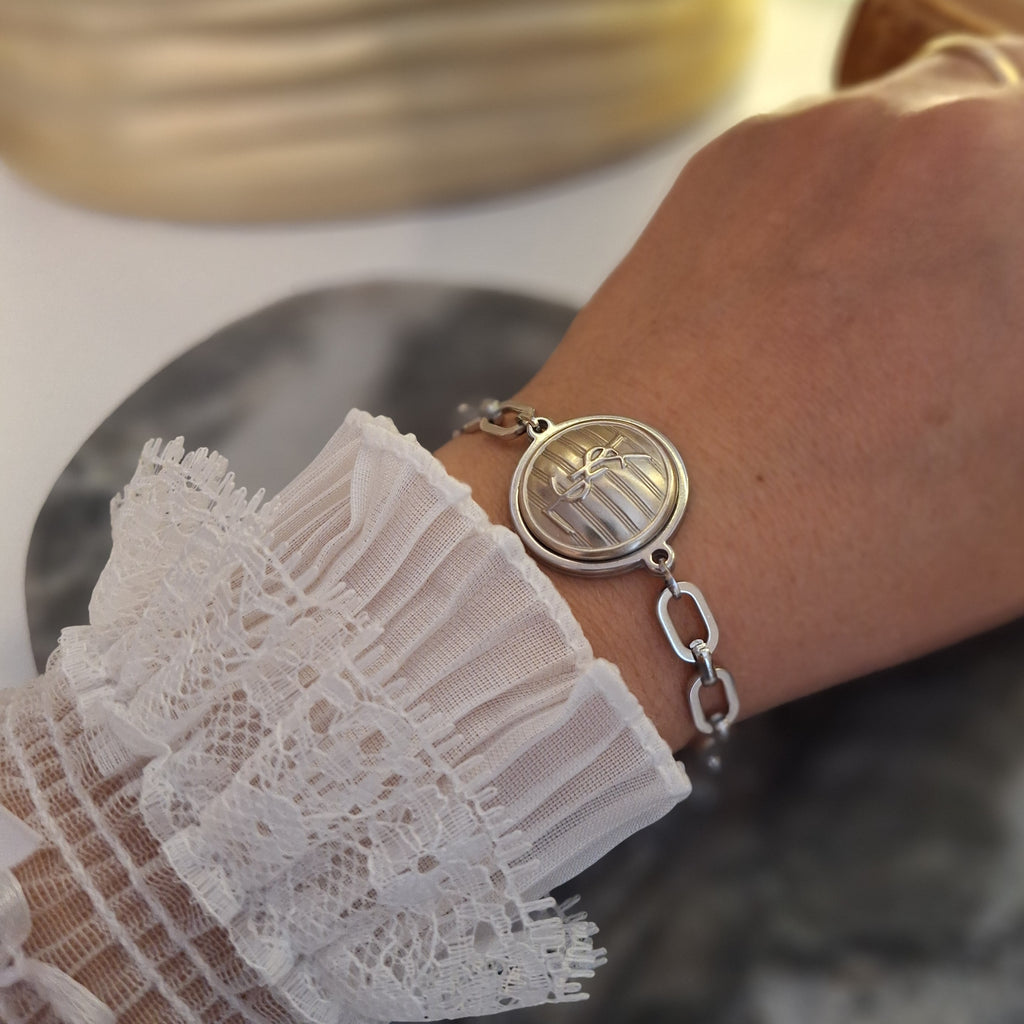 Selma Bracelet - Handcrafted Relux creation with an upcycled vintage button