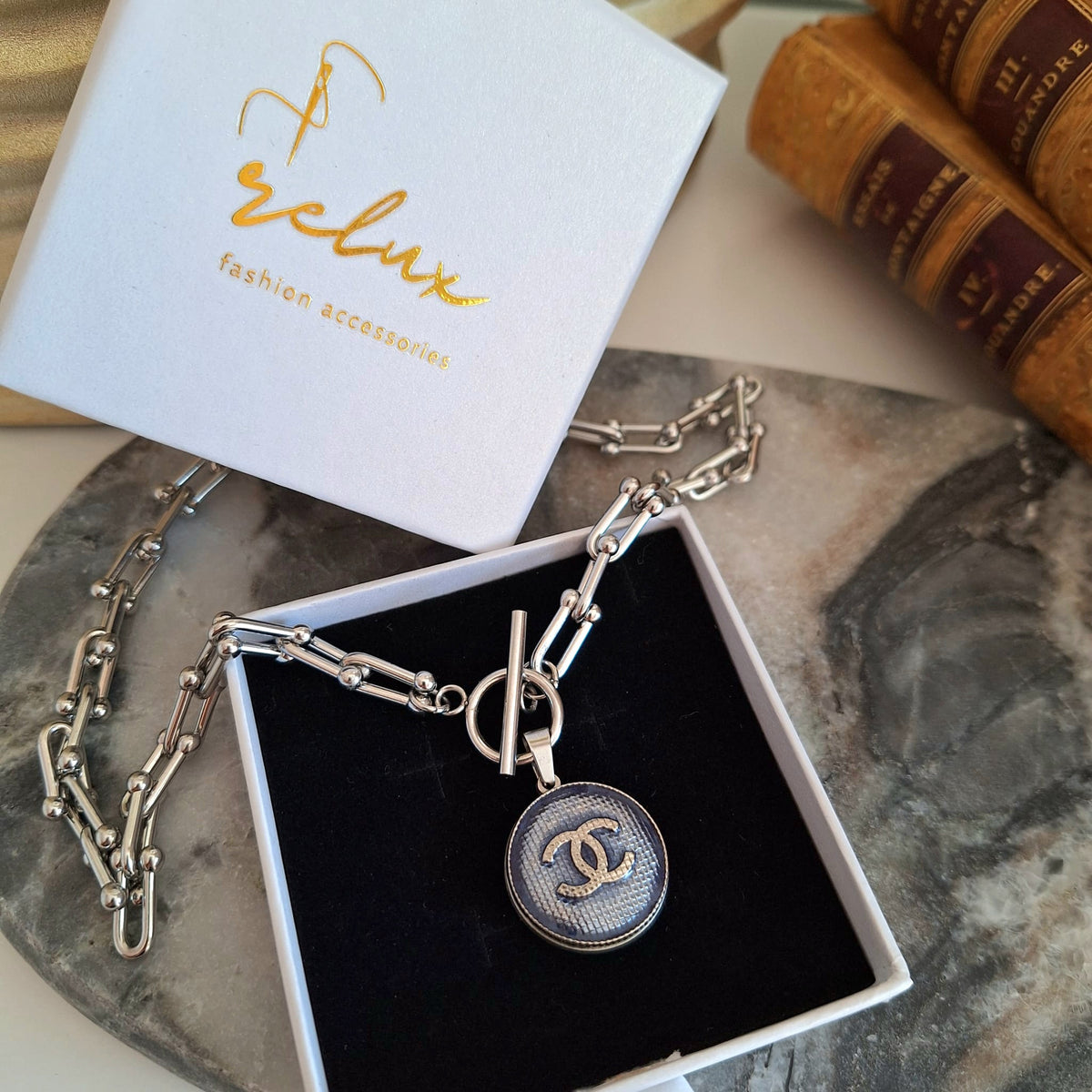 Collana Dora - Creazione artigianale Relux con bottone upcycled