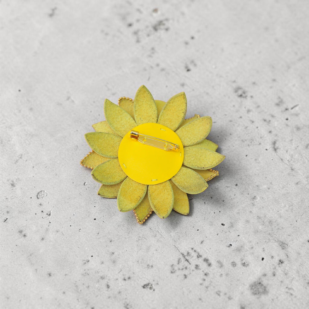 Spilla Girasole in Pelle e Strass – Upcycled