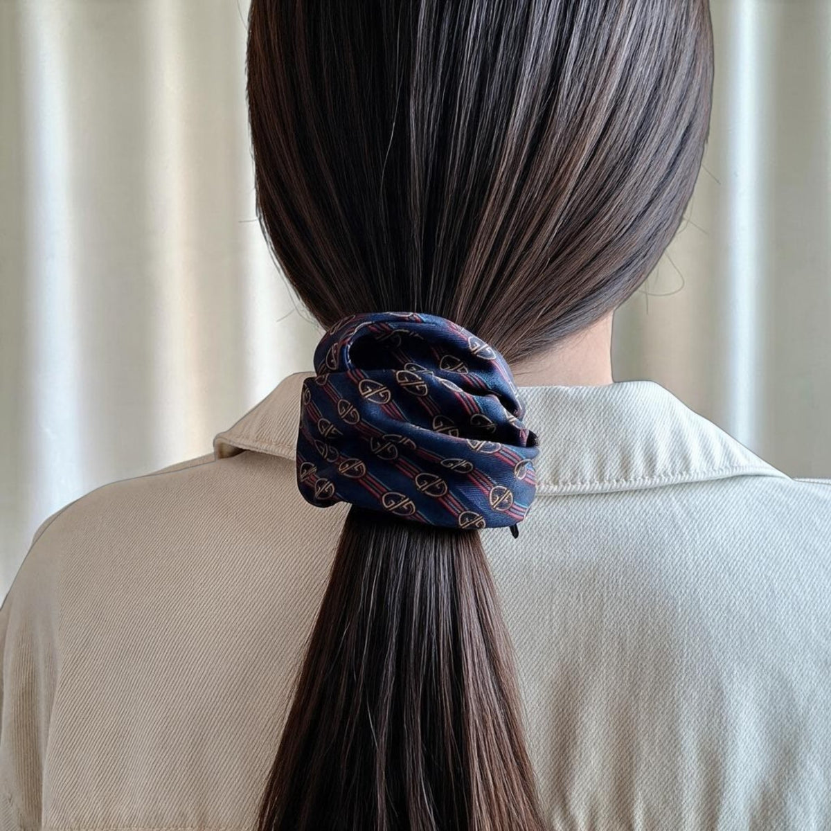 Scrunchie Nia - Creazione artigianale Relux in stoffa vintage upcycled