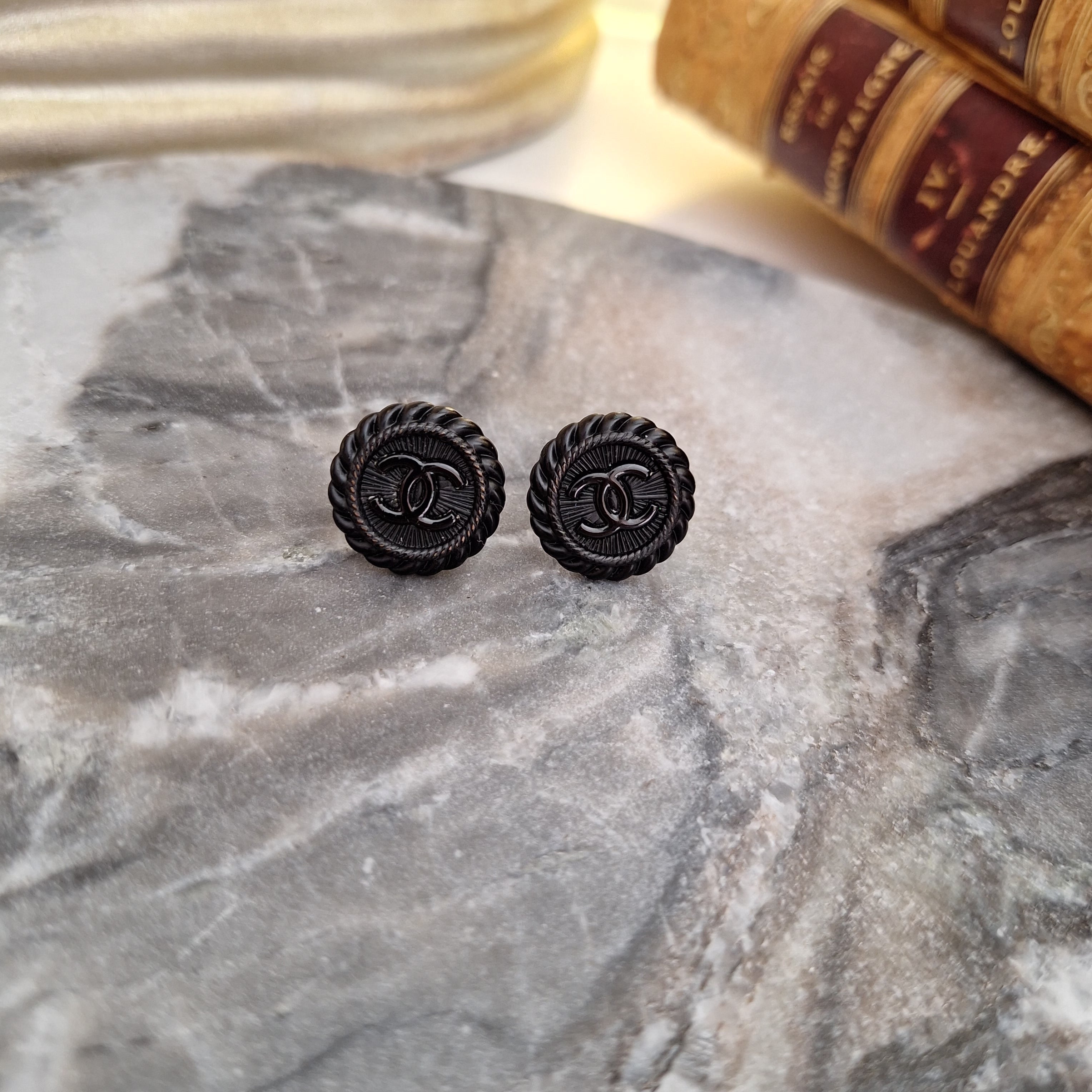 Neli earrings - Handcrafted Relux creation with upcycled vintage buttons