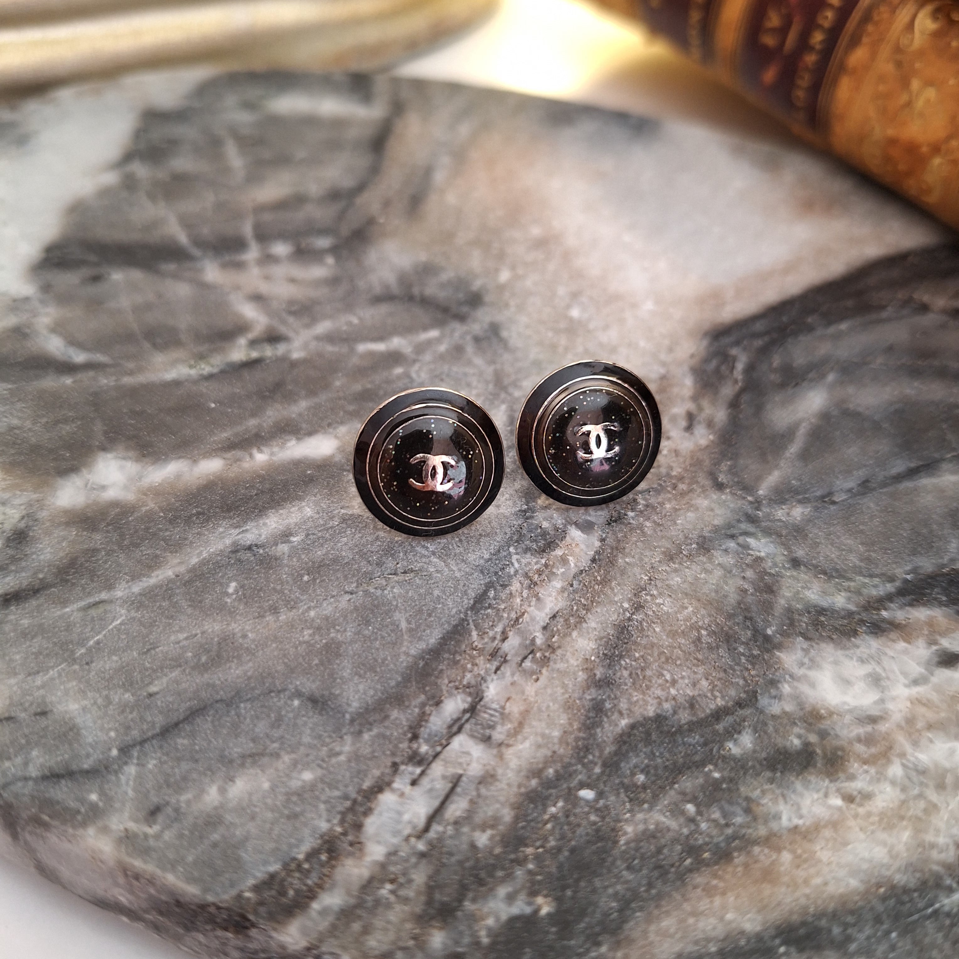 Astrid earrings - Relux handcrafted creation with upcycled vintage buttons