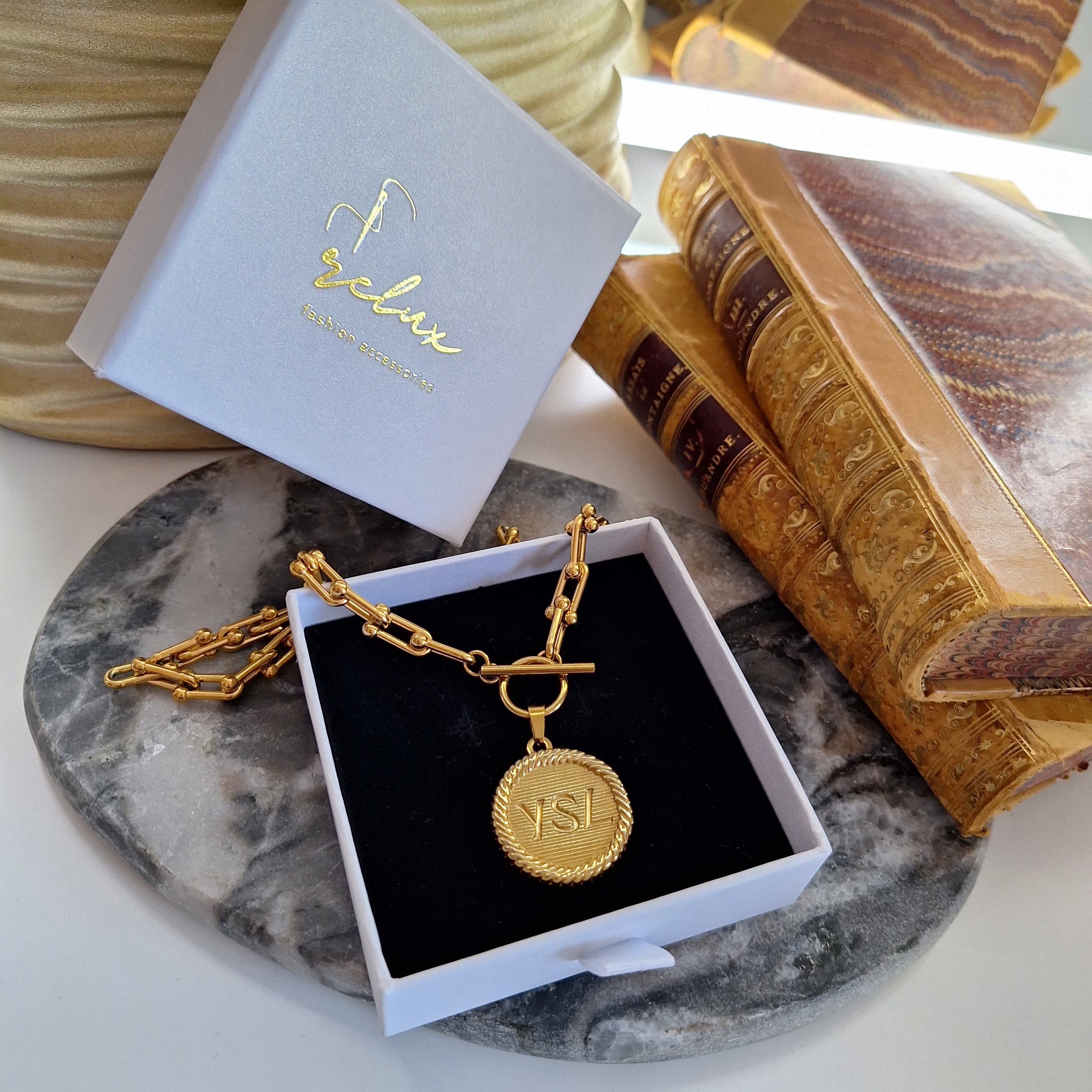Collana Nova - Creazione artigianale Relux con bottone vintage upcycled