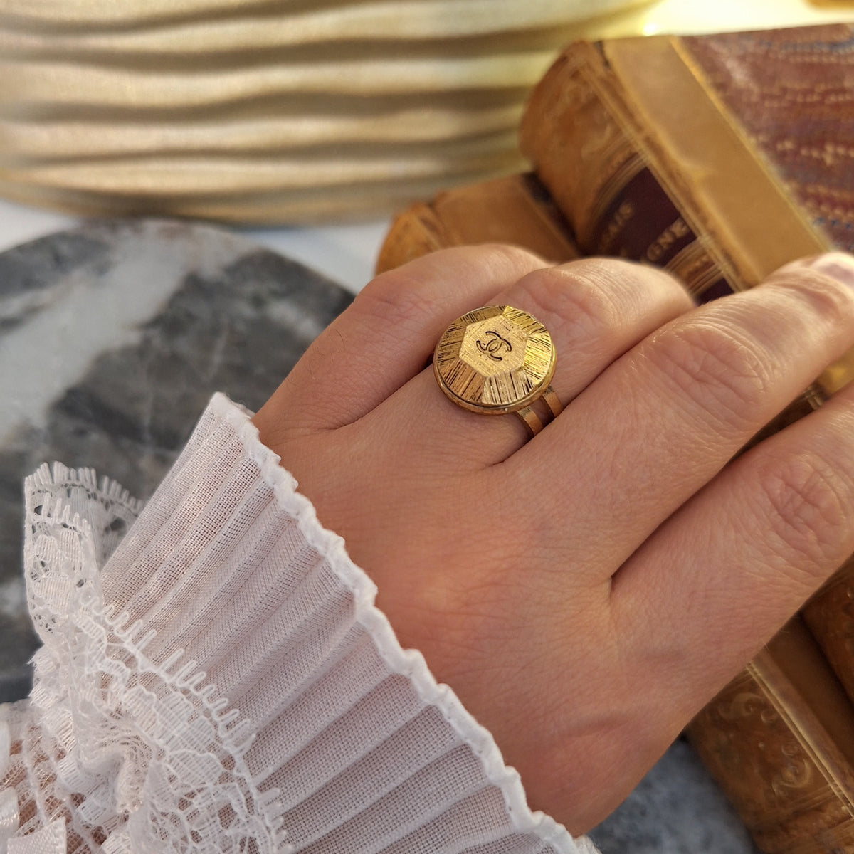 Anello Kyra - Creazione artigianale Relux con bottone upcycled