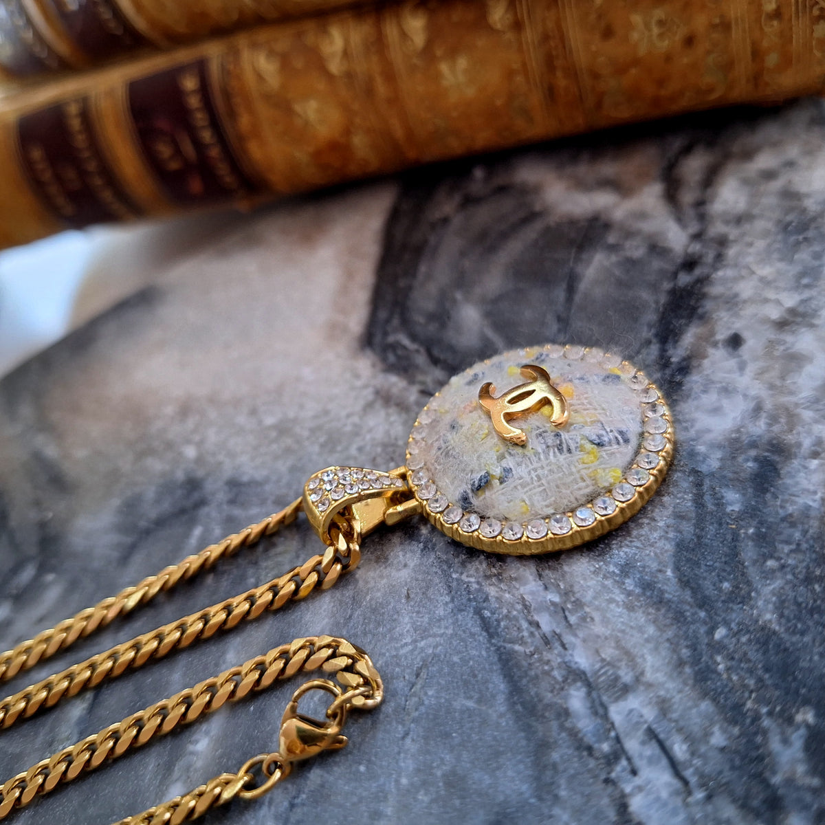 Pora Necklace - Relux artisanal creation with upcycled vintage component