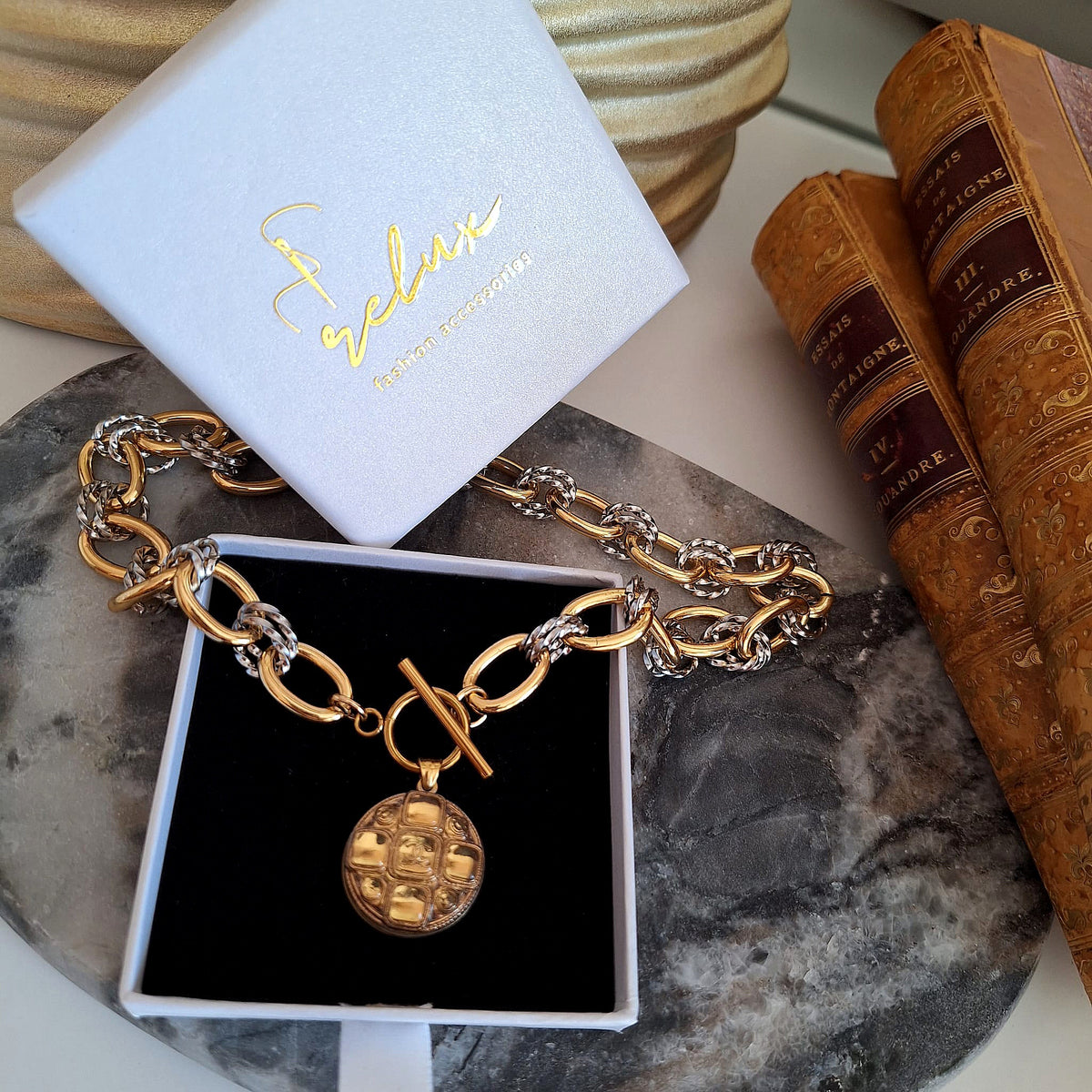 Collana Chloe - Creazione artigianale Relux con bottone vintage upcycled