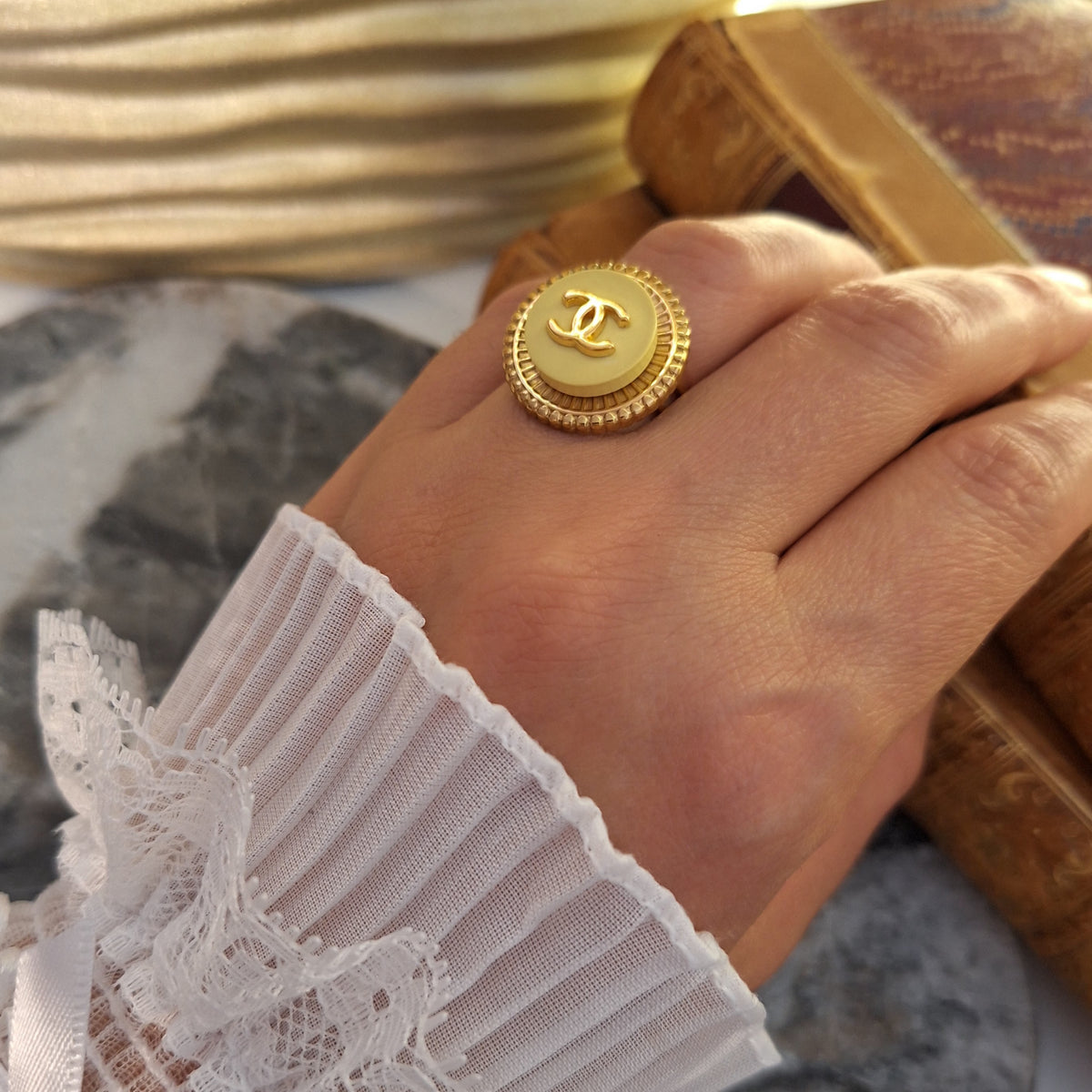 Anello Caria - Creazione artigianale Relux con bottone upcycled