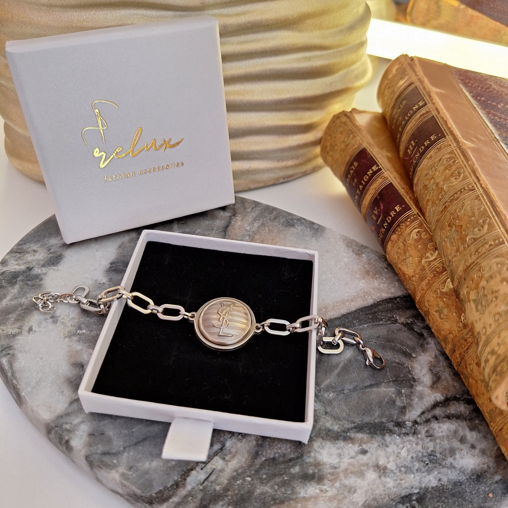 Selma Bracelet - Handcrafted Relux creation with an upcycled vintage button