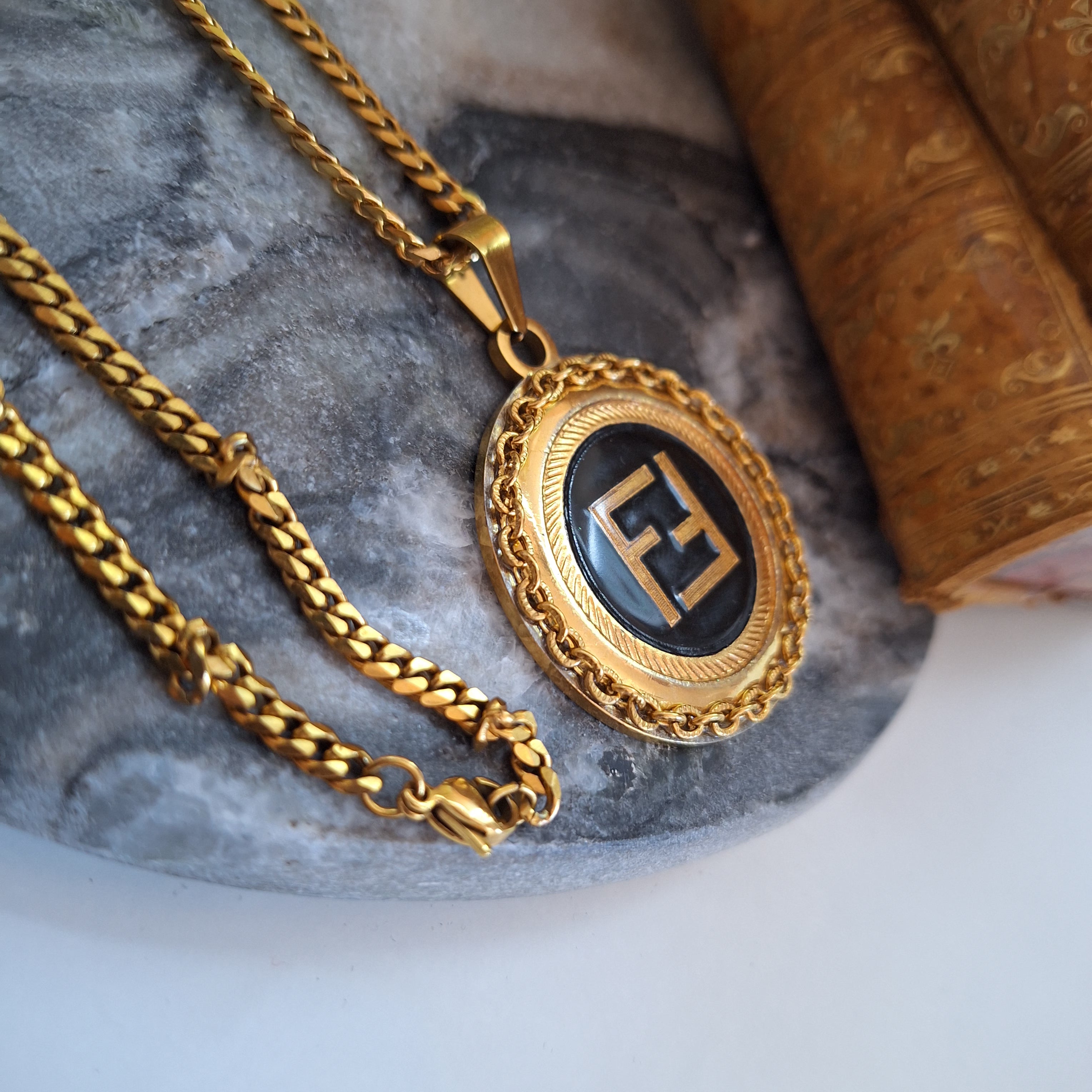 Collana Jill - Creazione artigianale Relux con bottone vintage upcycled