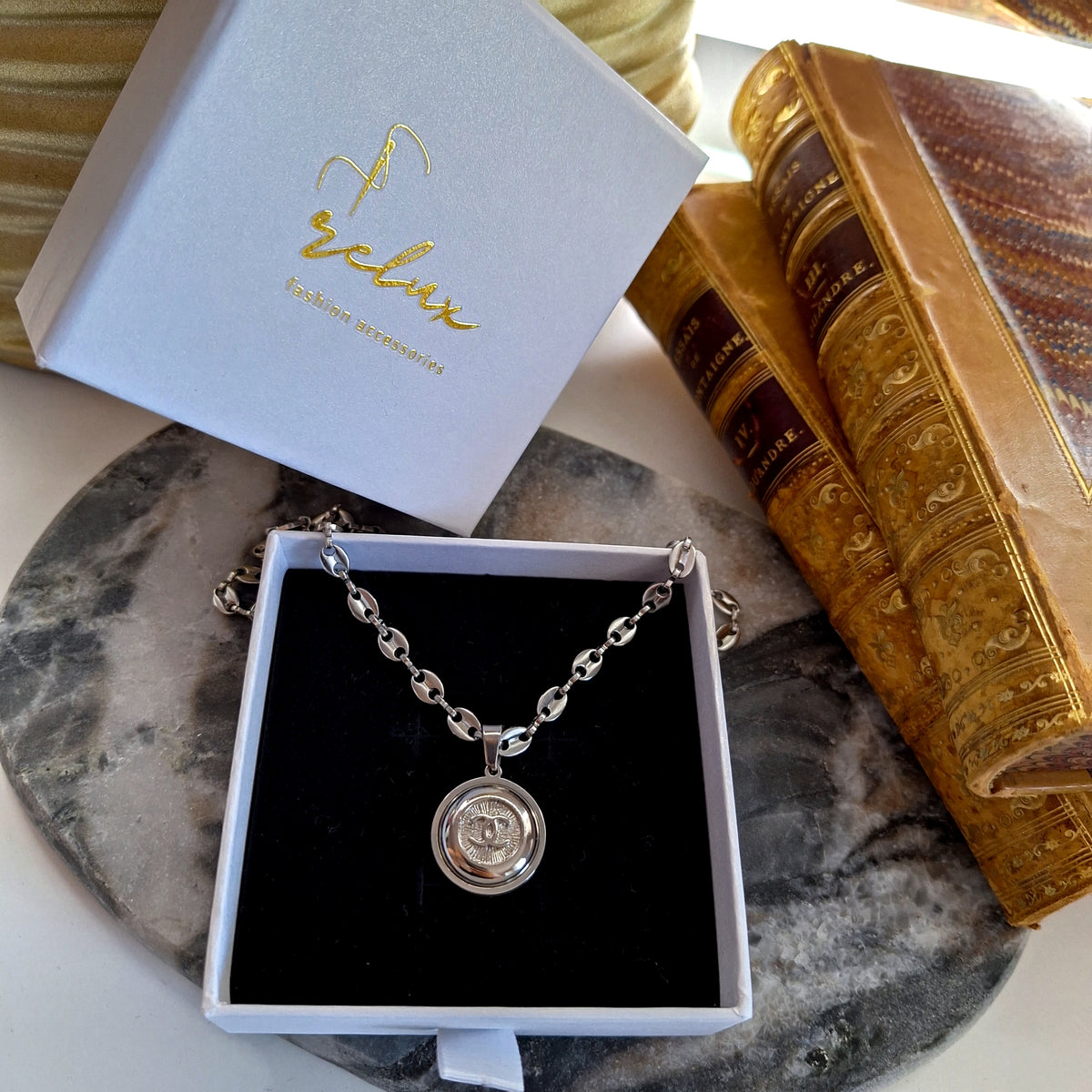 Elia Necklace - Relux handcrafted creation with upcycled vintage button
