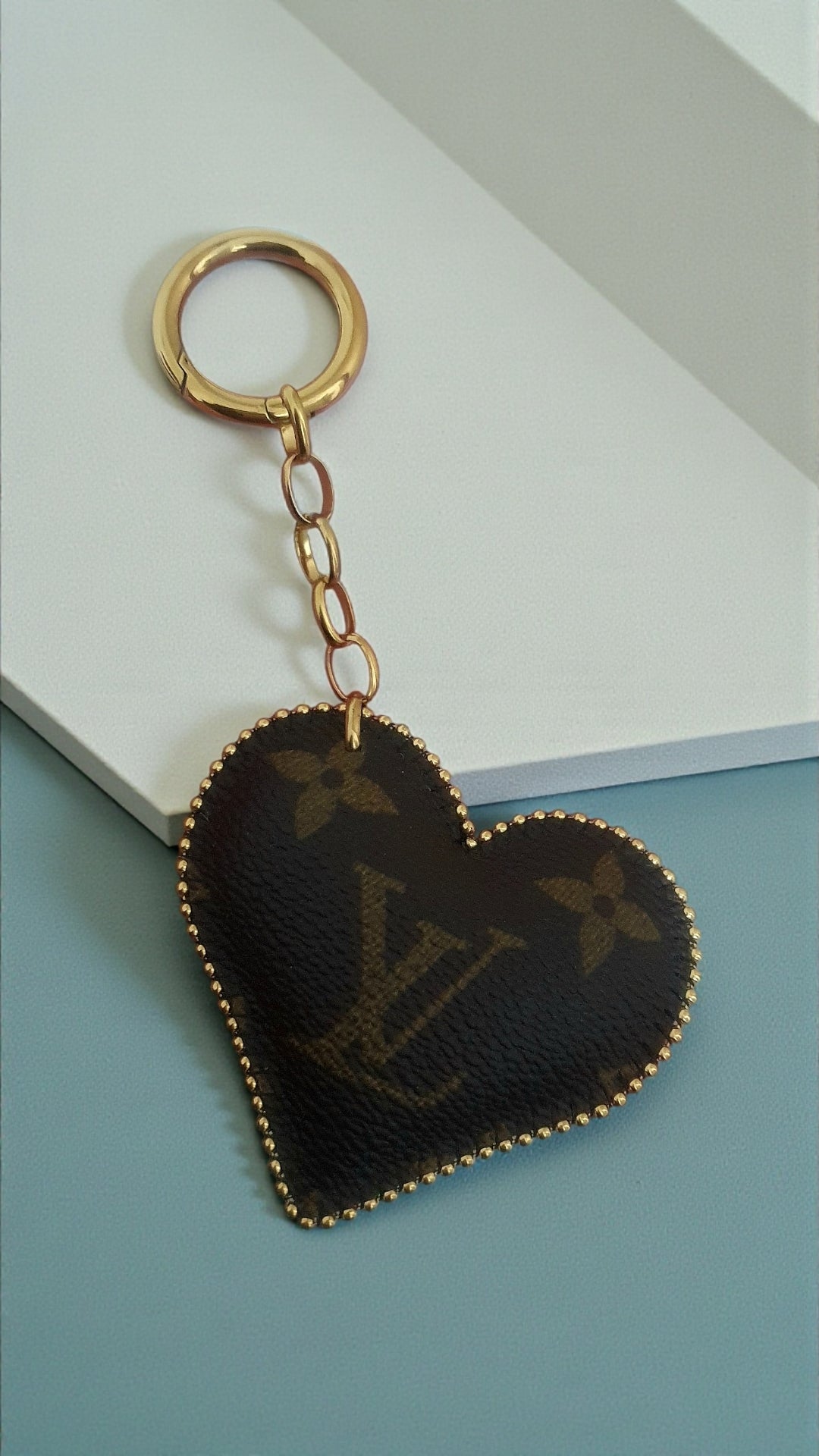 Portachiavi Cuore Upcycled – Monogram Vintage