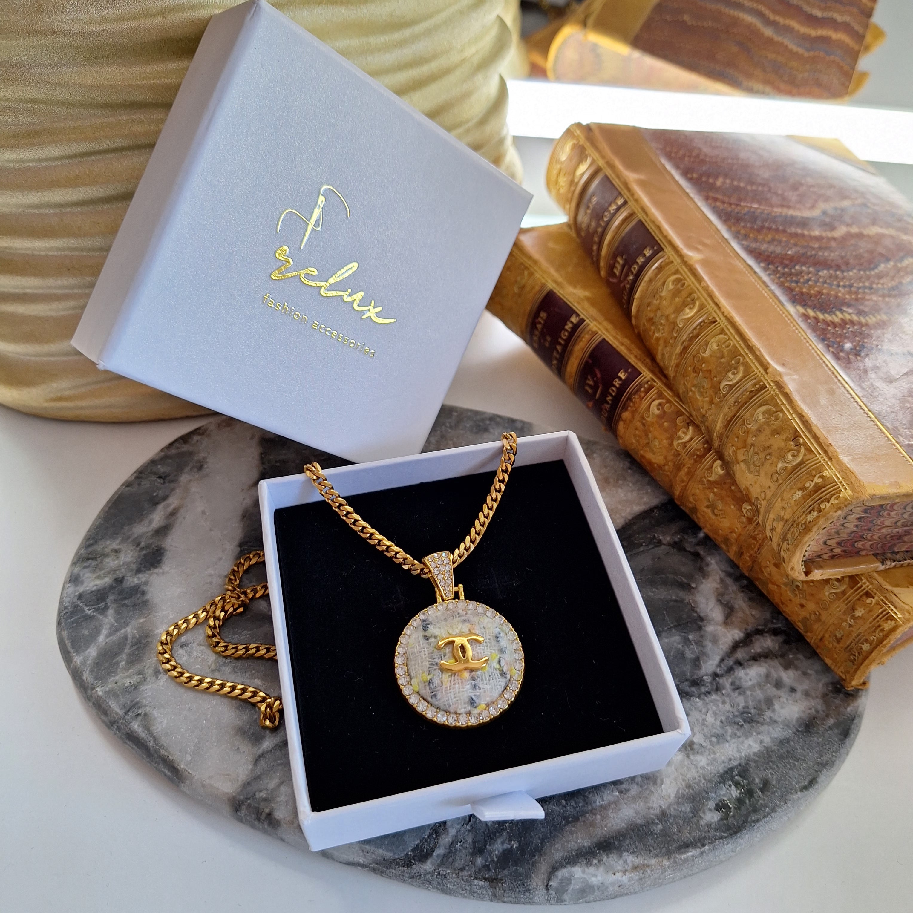 Pora Necklace - Relux artisanal creation with upcycled vintage component