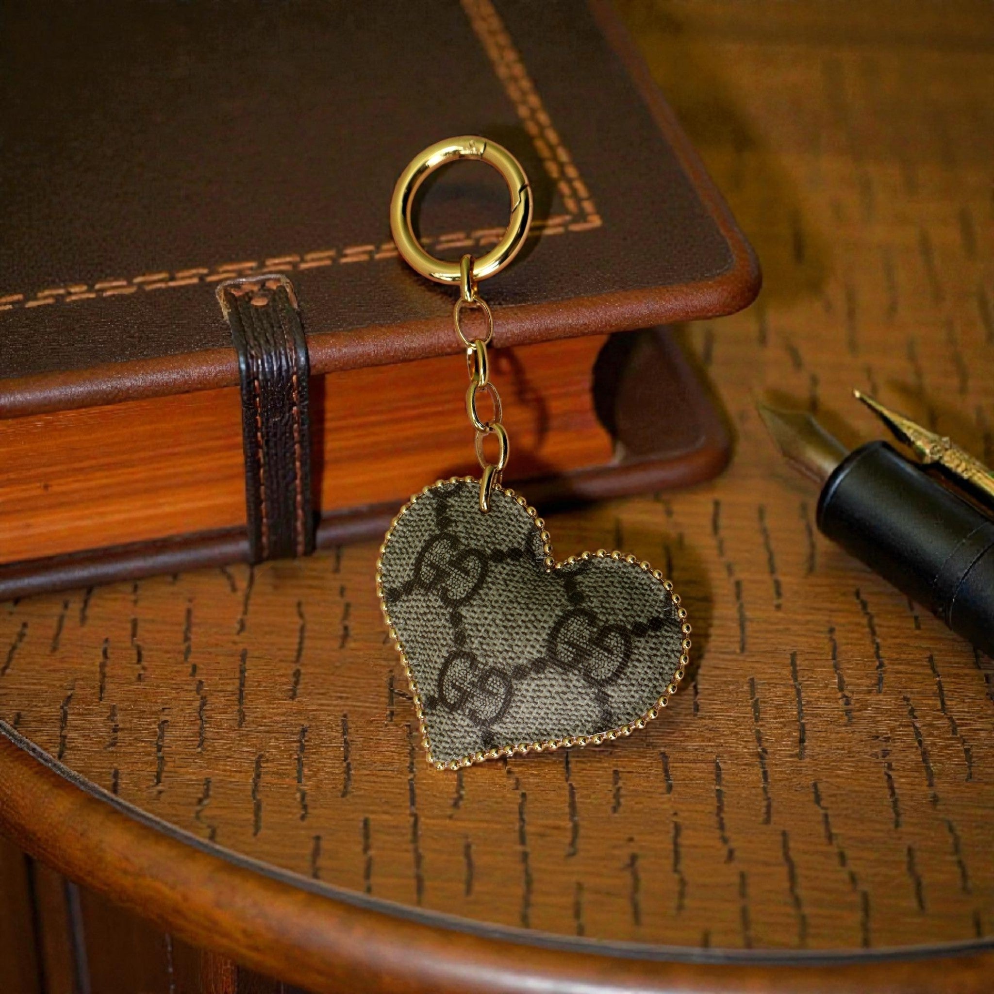 Portachiavi Cuore Upcycled – Monogram Vintage