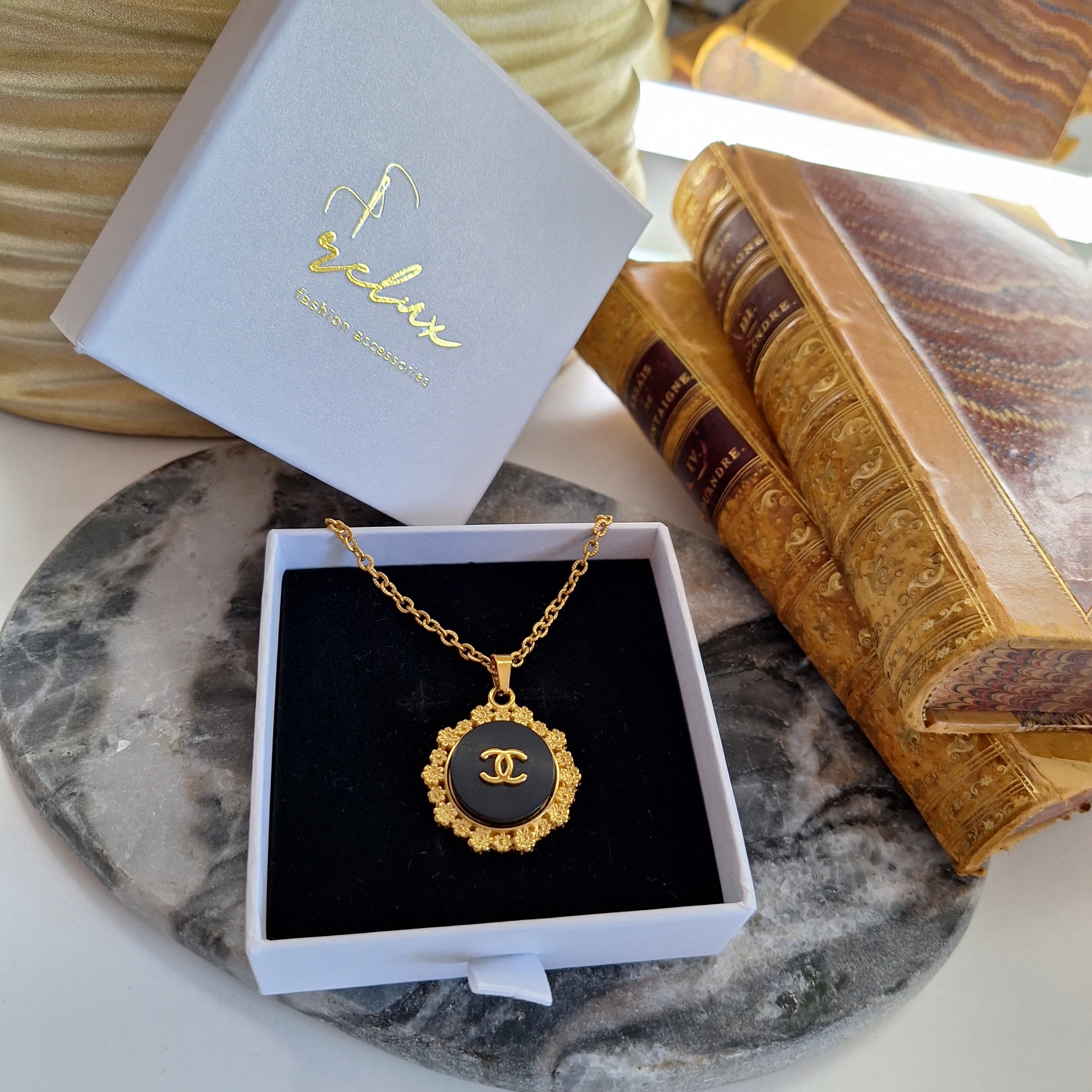 Collana Ova - Creazione artigianale Relux con bottone vintage upcycled