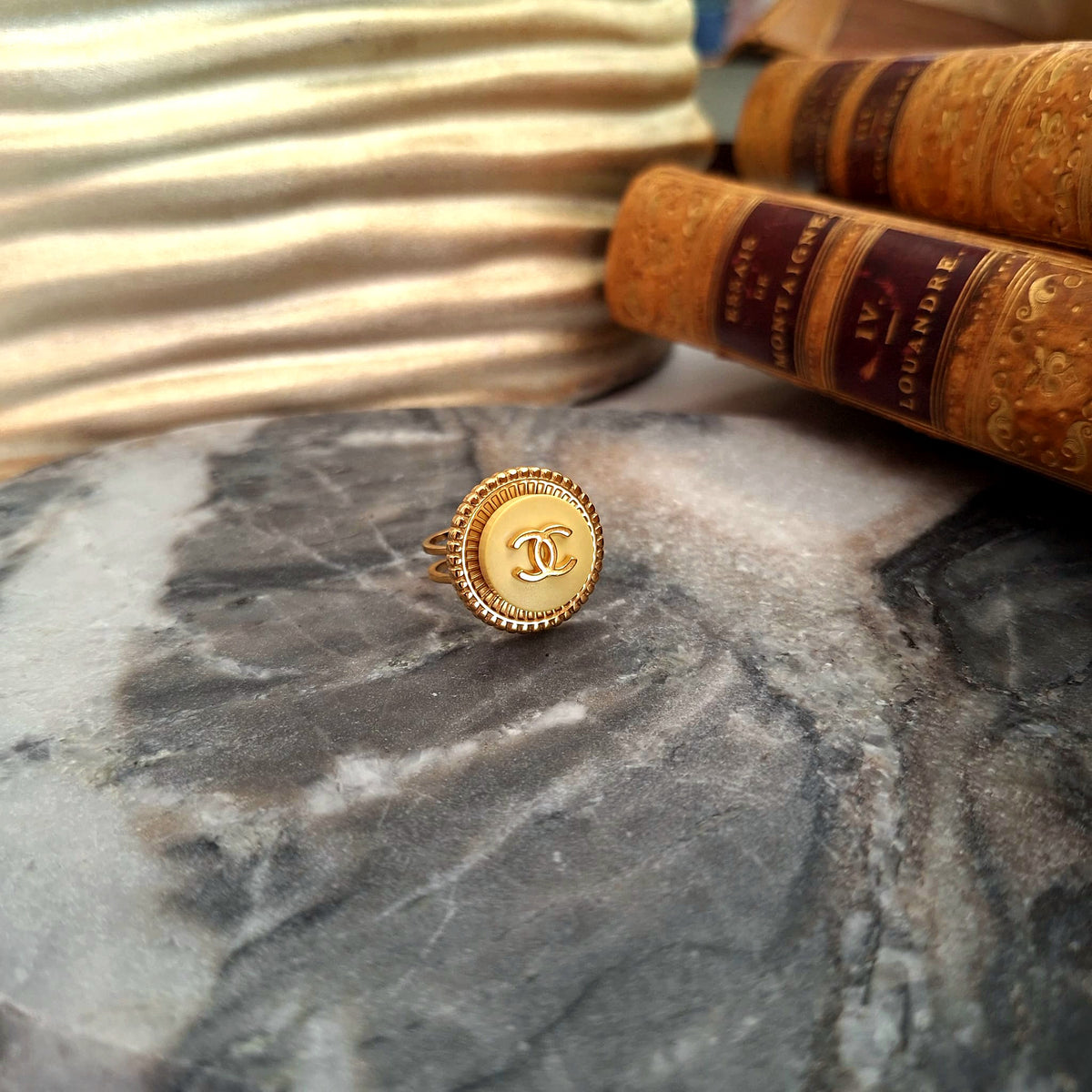 Anello Caria - Creazione artigianale Relux con bottone upcycled