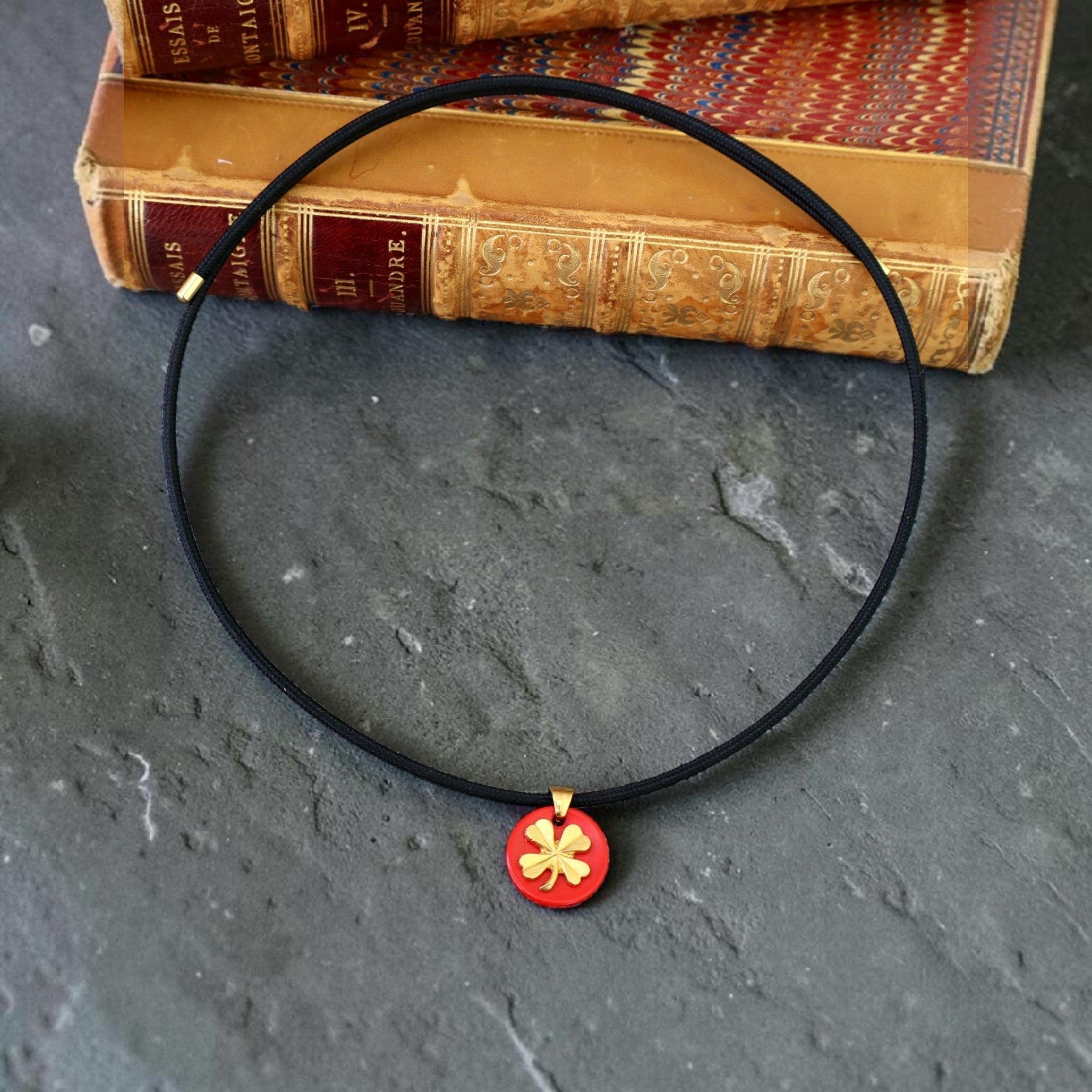 Girocollo con quadrifoglio Upcycled