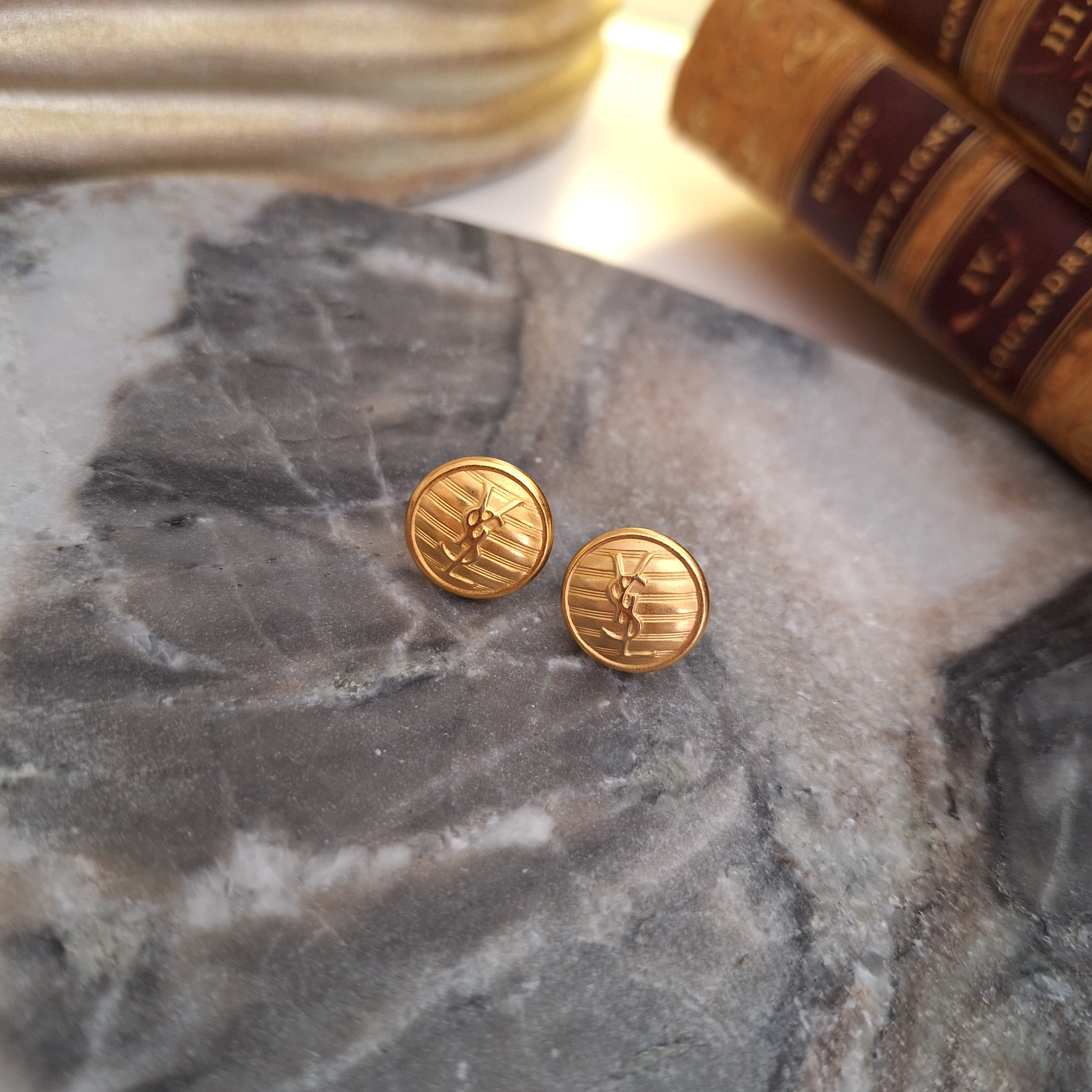 Mely earrings - Handcrafted Relux creation with upcycled vintage buttons