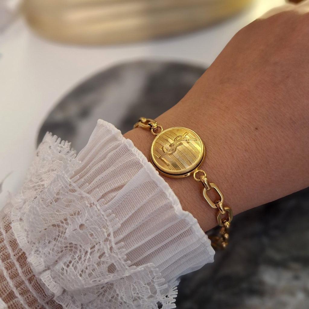 Fritzi Bracelet - Relux handcrafted creation with upcycled vintage button