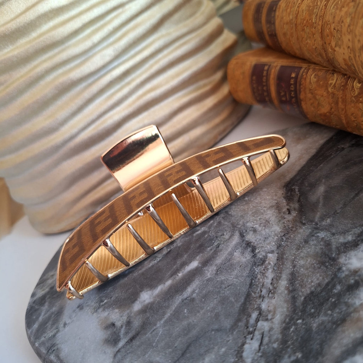 Accessorio per capelli Riza - Creazione artigianale Relux in pelle vintage upcycled
