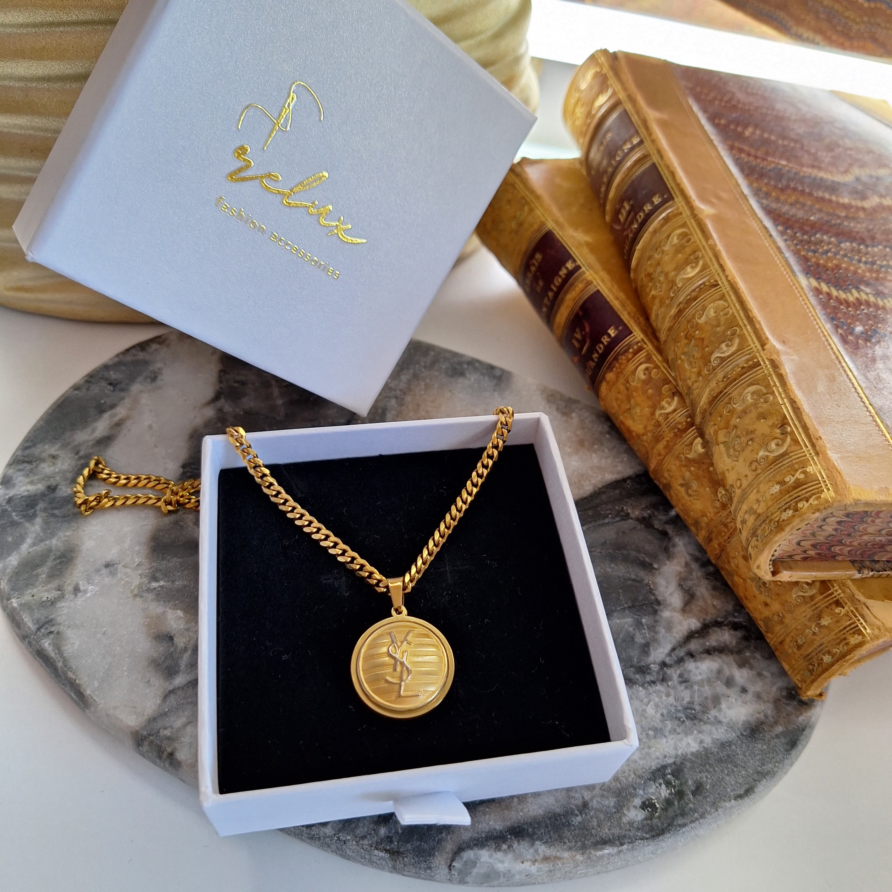 Collana One - Creazione artigianale Relux con bottone vintage upcycled