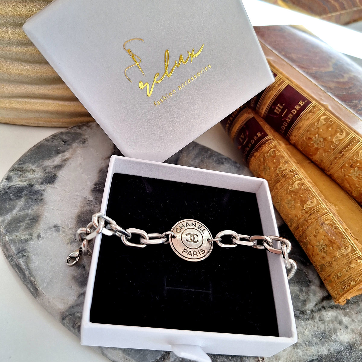Bracciale Nika - Creazione artigianale Relux con bottone vintage upcycled