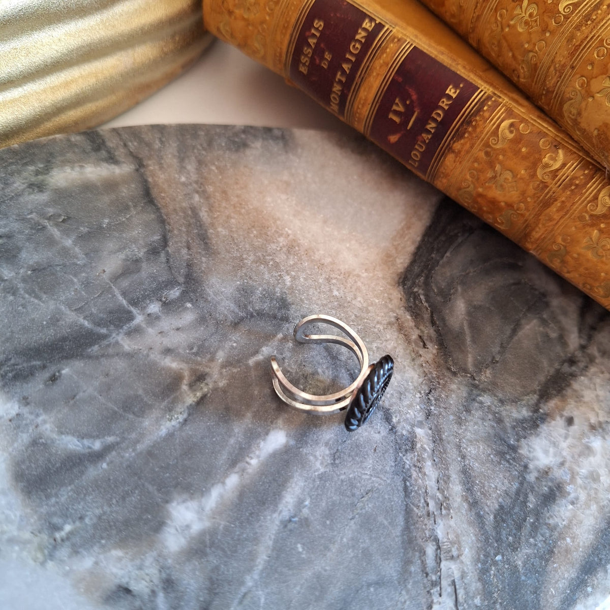 Anello Ava - Creazione artigianale Relux con bottone upcycled