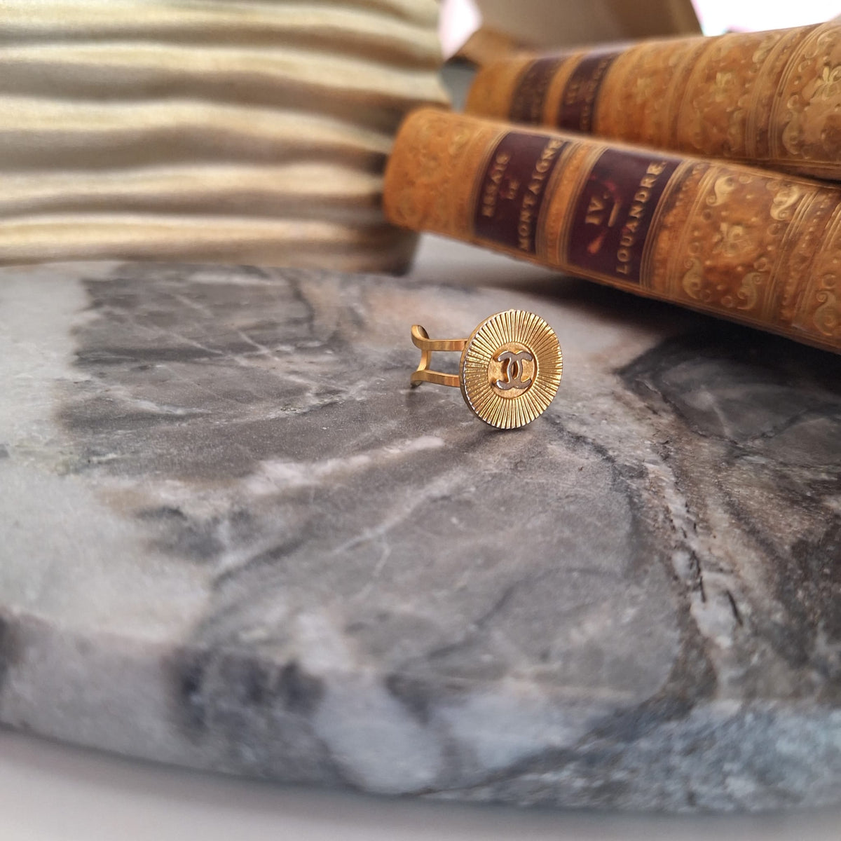 Anello Olia - Creazione artigianale Relux con bottone upcycled