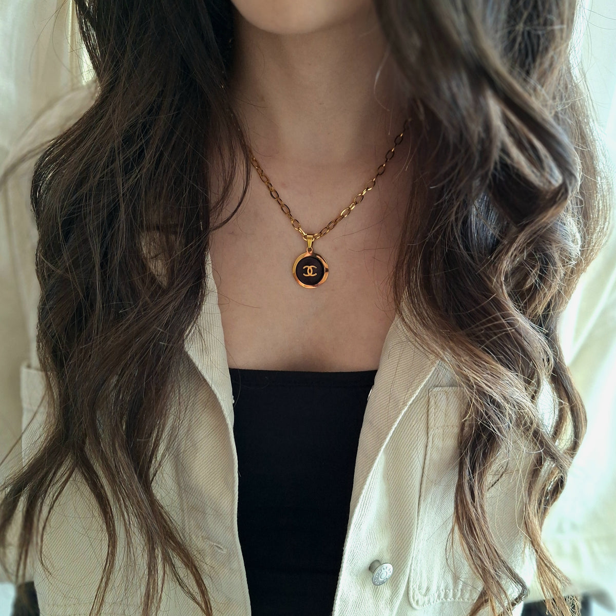 Kels necklace - Relux handcrafted creation with upcycled vintage button