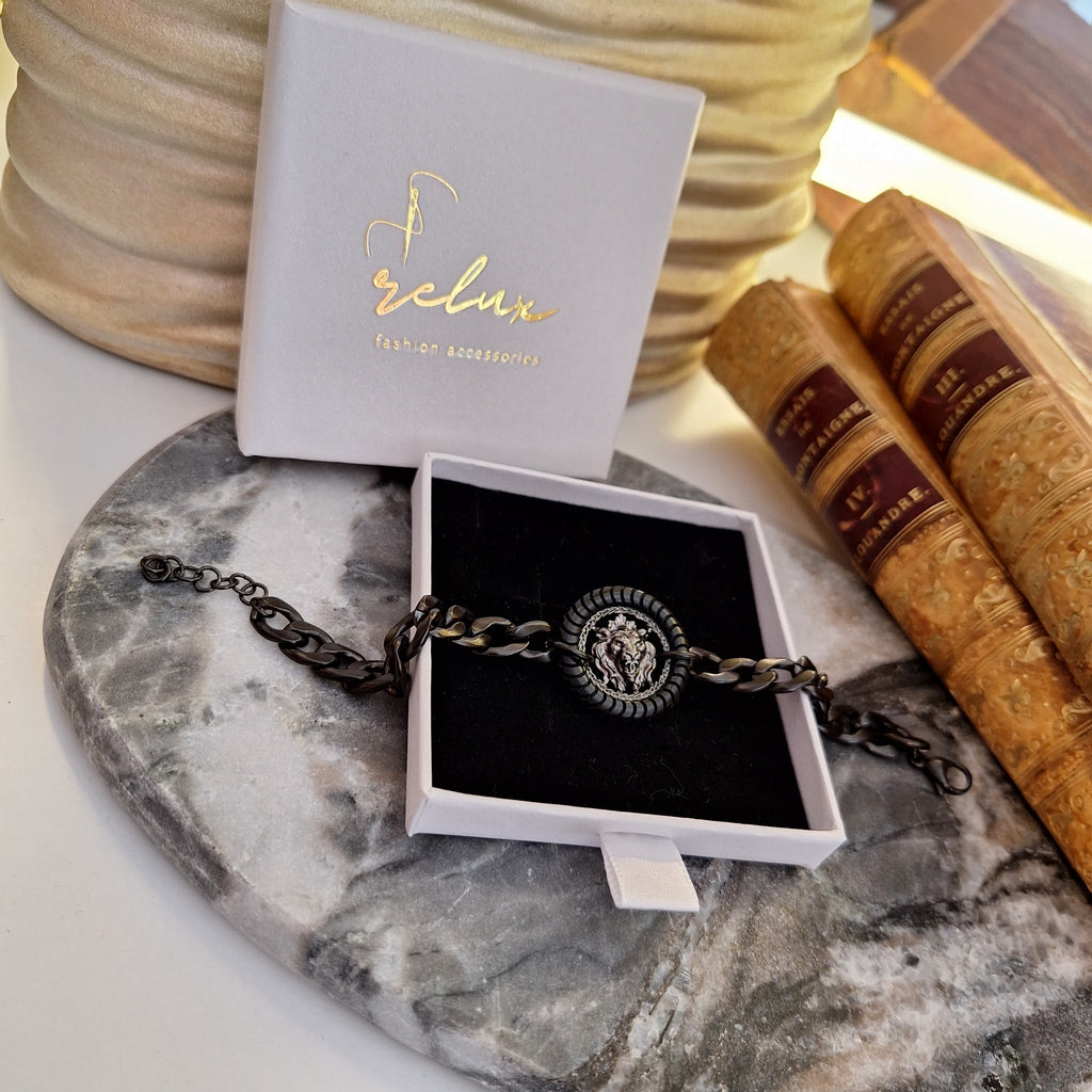 Luz Bracelet - Relux handcrafted creation with upcycled vintage button