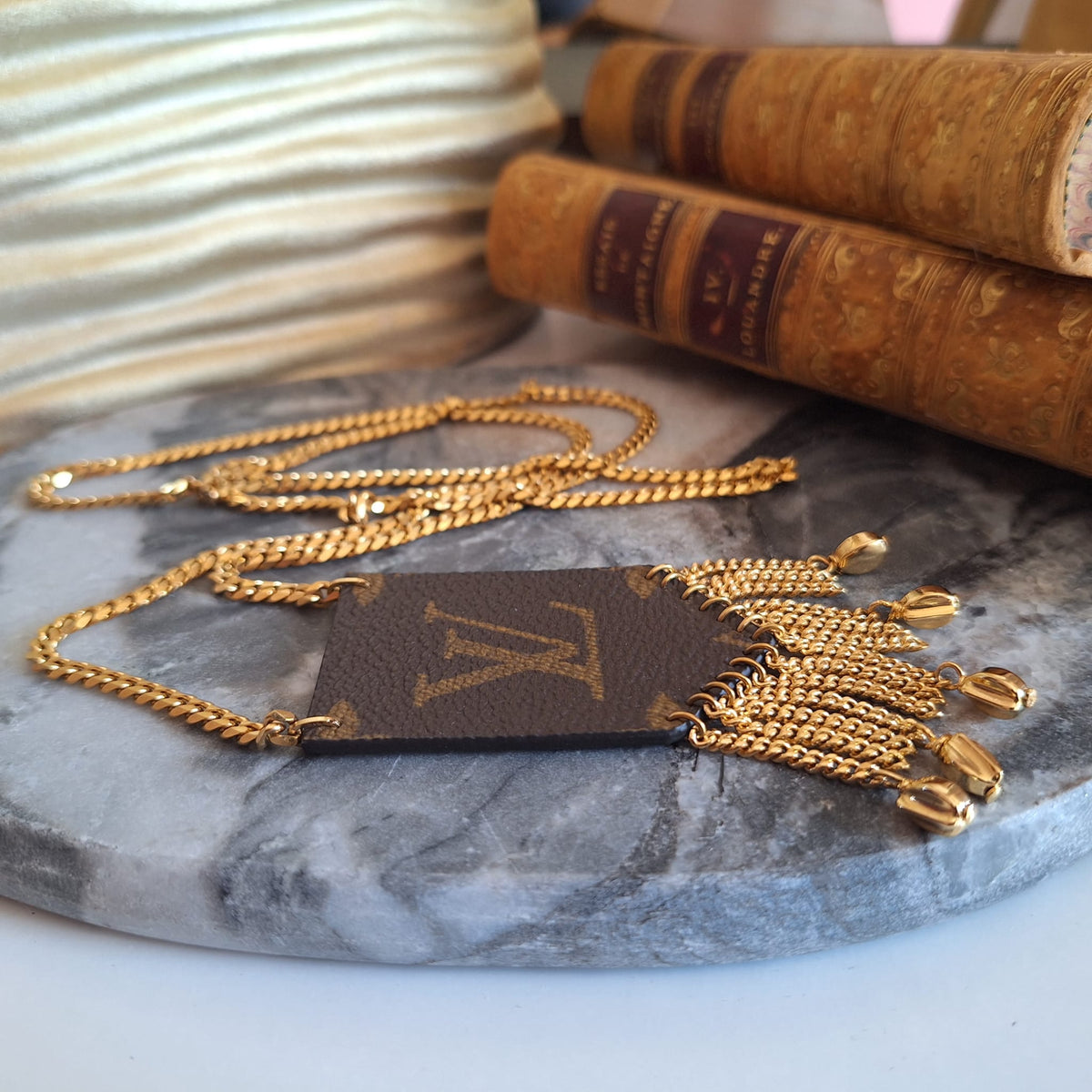 Collana Hela - Creazione artigianale Relux in pelle vintage upcycled