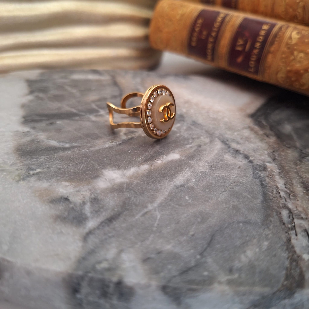 Anello Mia - Creazione artigianale Relux con bottone upcycled