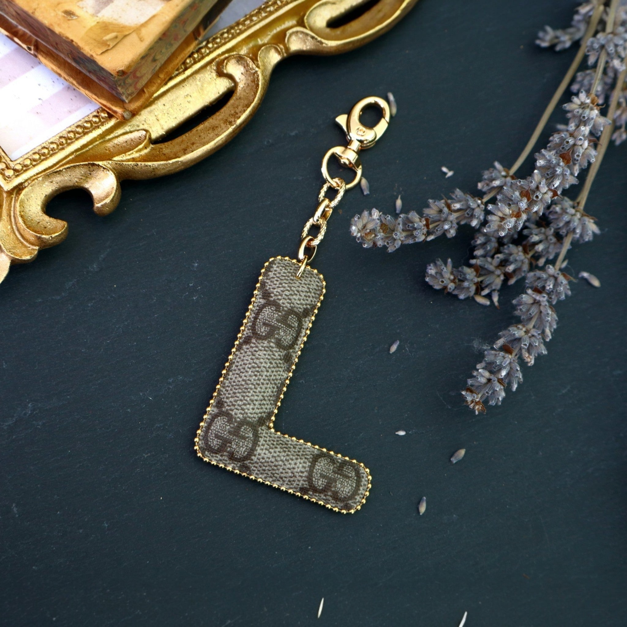Lettera Iniziale Personalizzata Monogram Upcycled