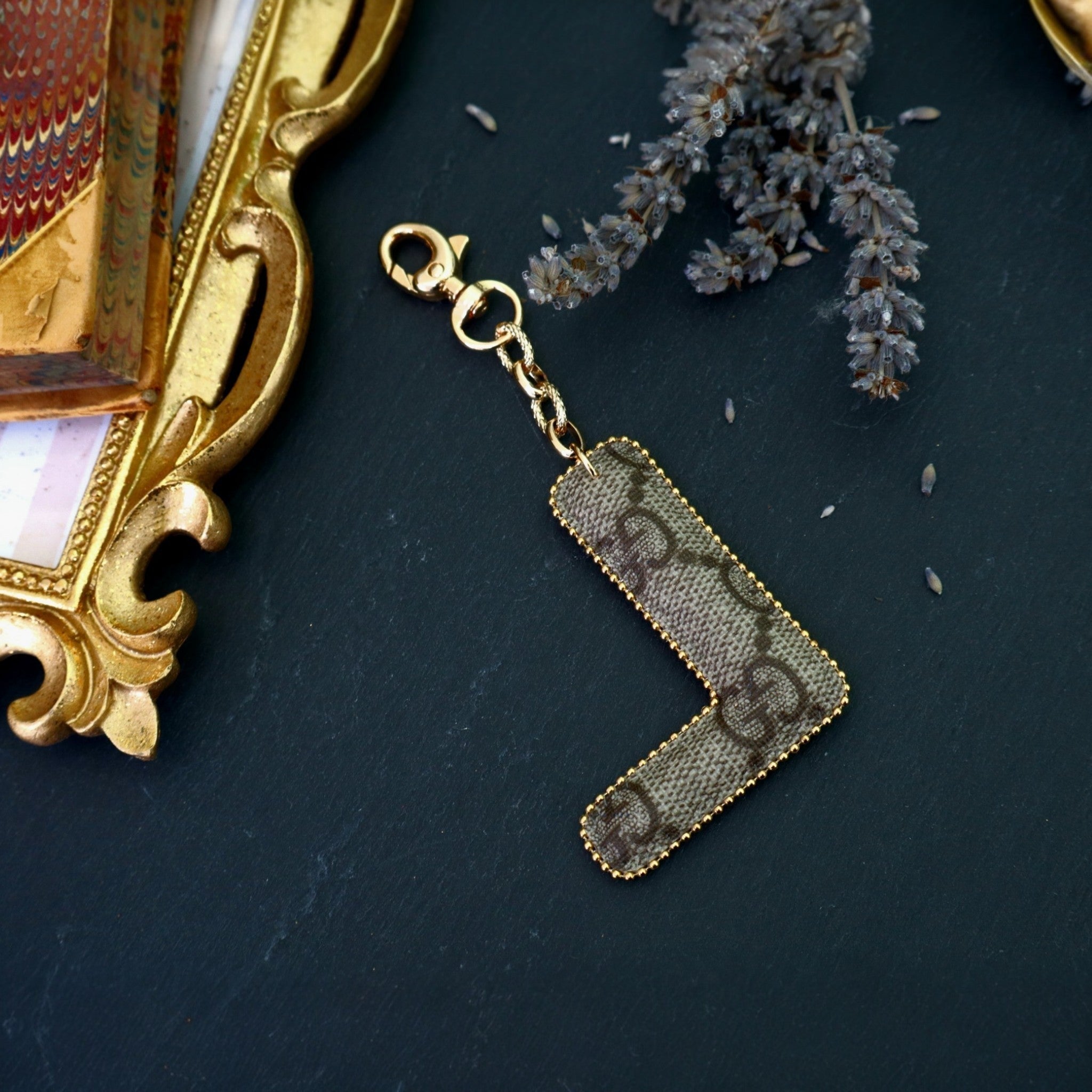 Lettera Iniziale Personalizzata Monogram Upcycled