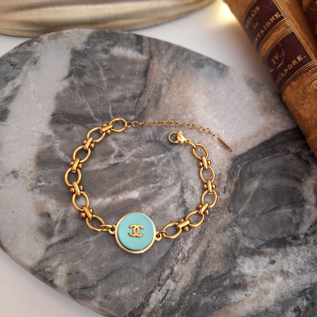 Joli Bracelet - Handcrafted Relux creation with an upcycled vintage button