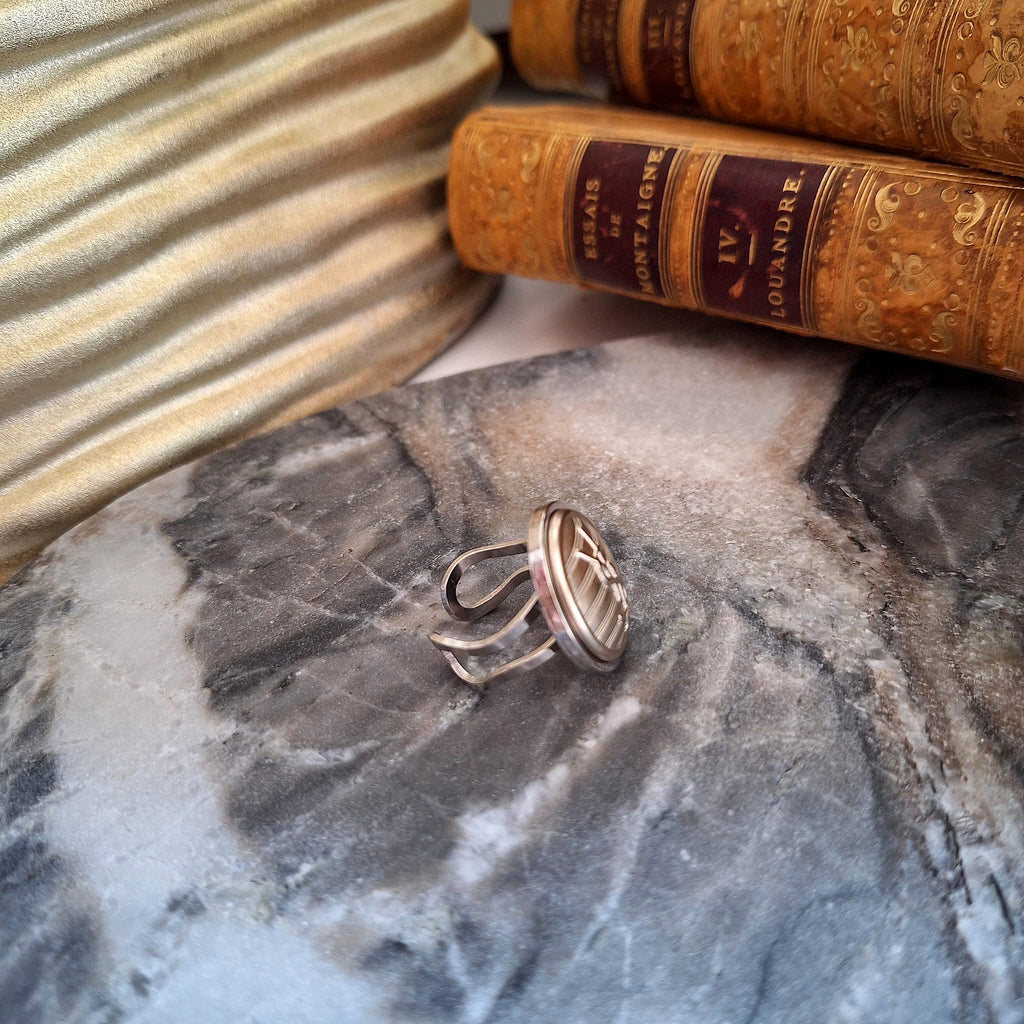 Anello Hissa - Creazione artigianale Relux con bottone upcycled