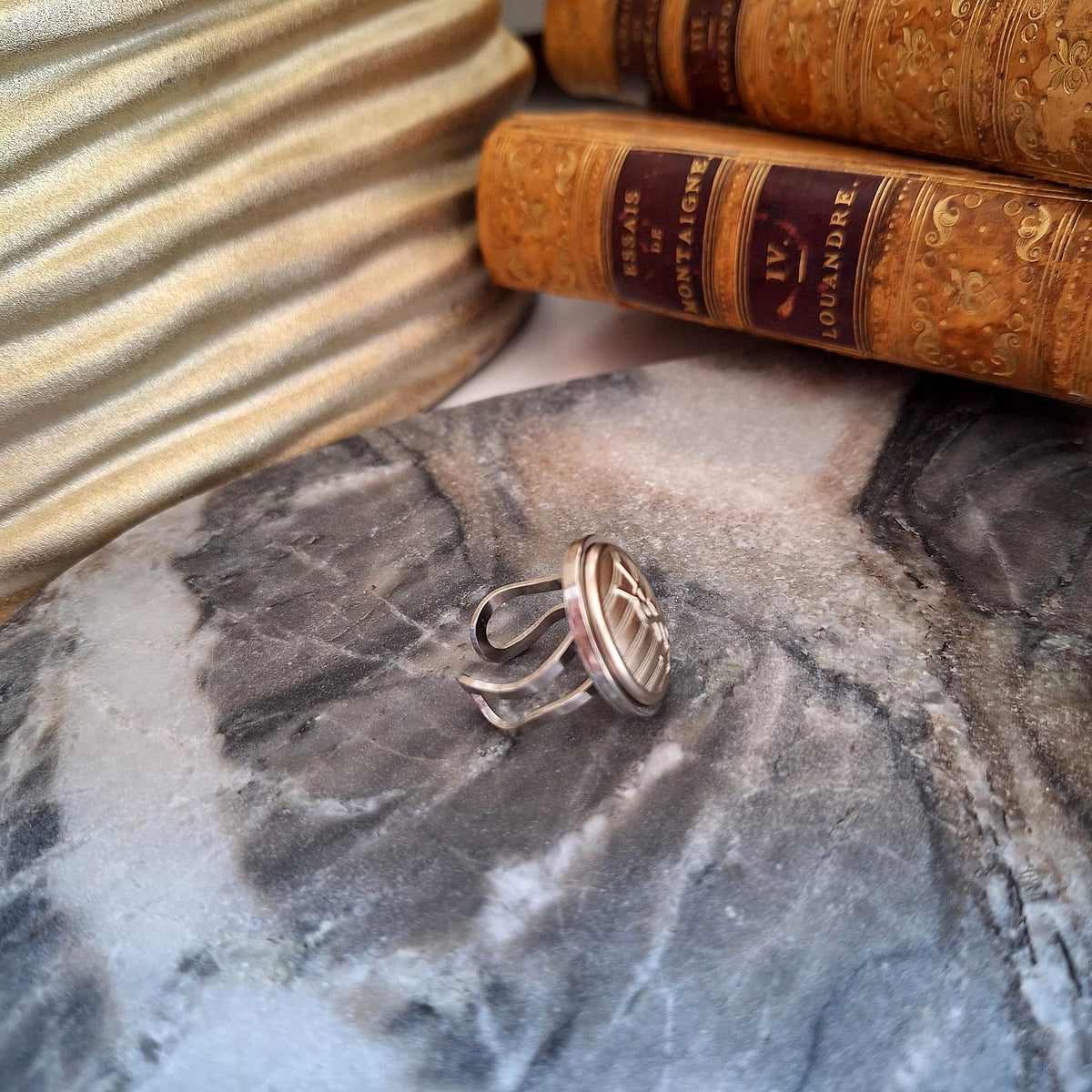 Anello Hissa - Creazione artigianale Relux con bottone upcycled