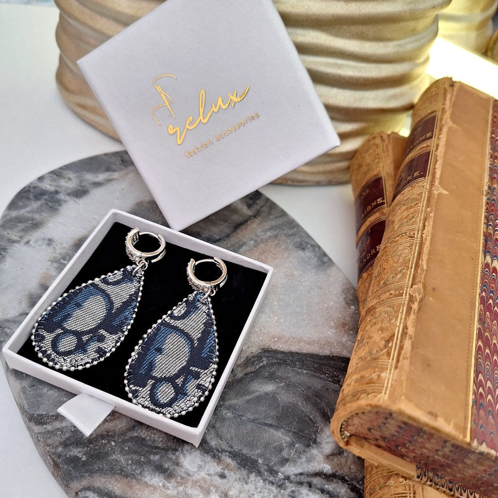 Roa earrings - Handcrafted Relux creation in upcycled vintage fabric