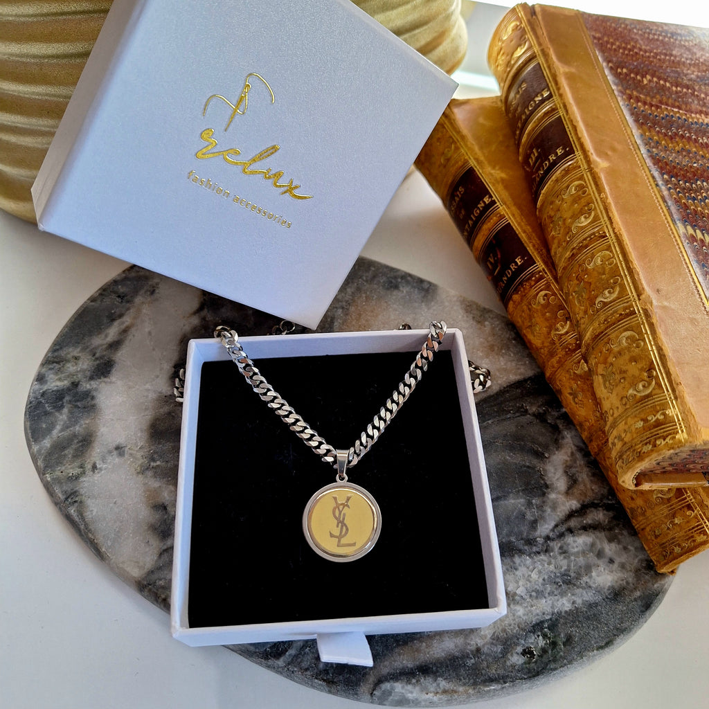 Collana Luce - Creazione artigianale Relux con bottone vintage upcycled