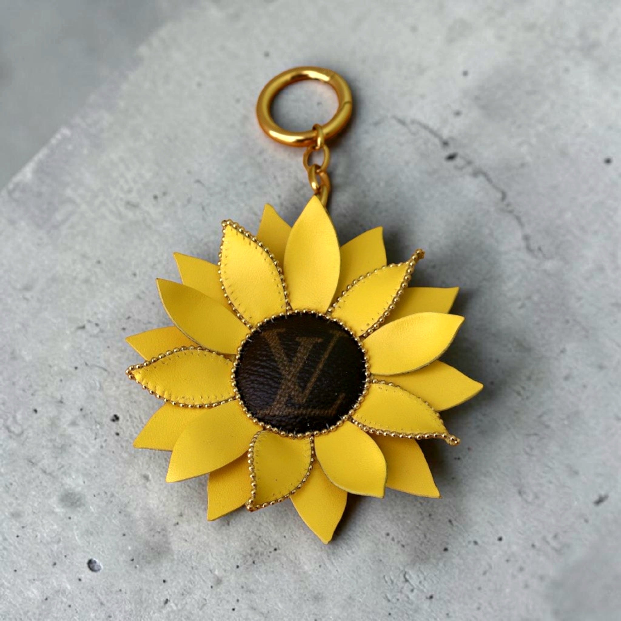 Charm Girasole in Pelle Upcycled