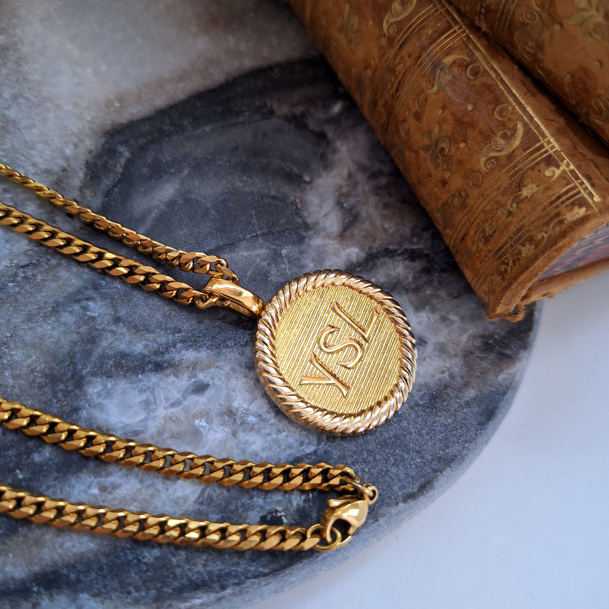 Collana Nyx - Creazione artigianale Relux con bottone vintage upcycled