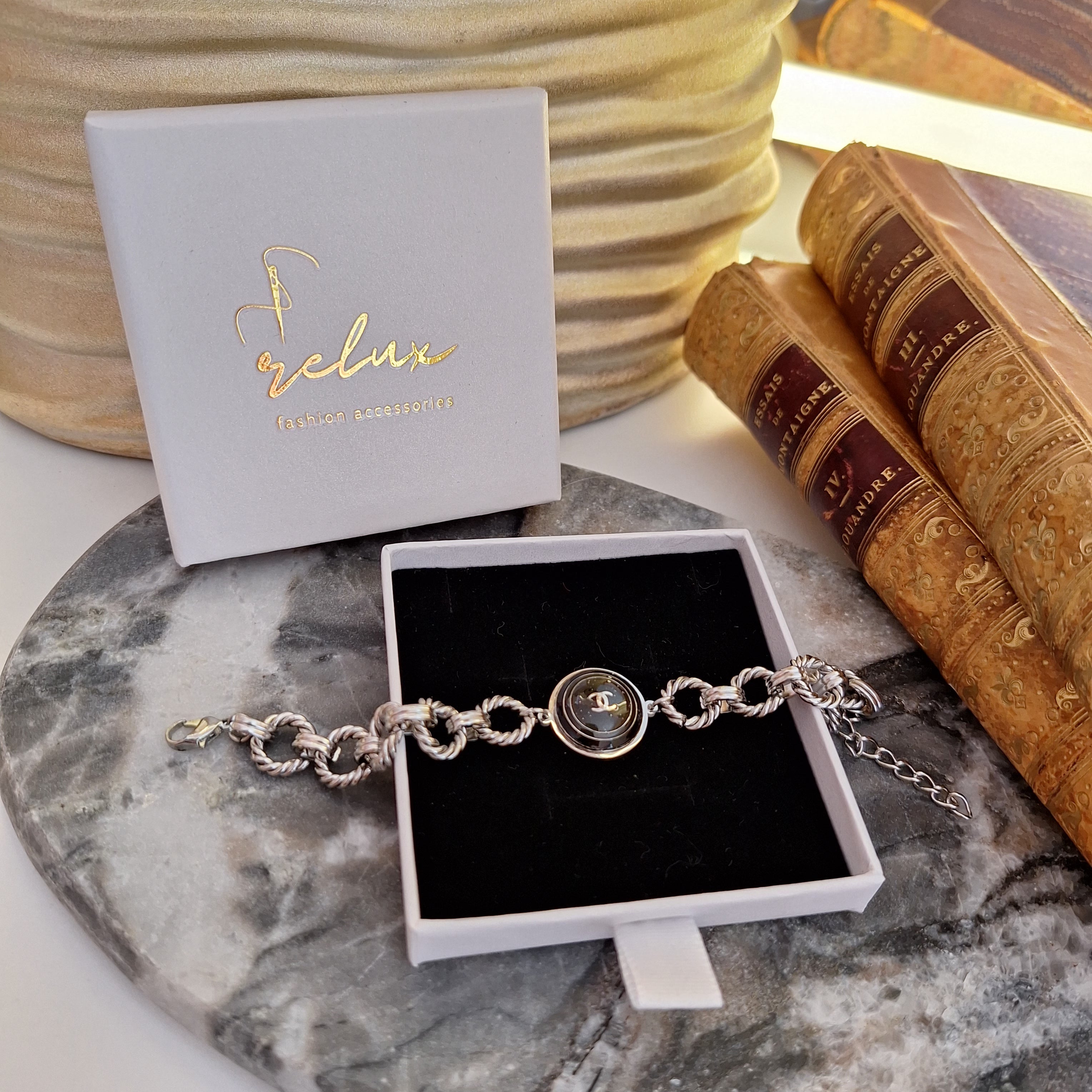 Bracciale Jona - Creazione artigianale Relux con bottone vintage upcycled