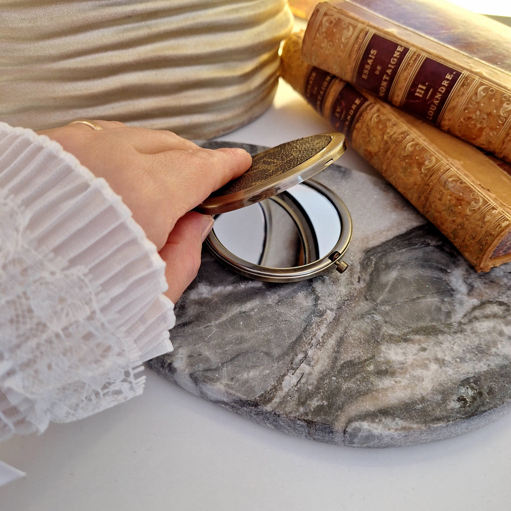Luna pocket mirror - Relux handcrafted creation in upcycled vintage leather