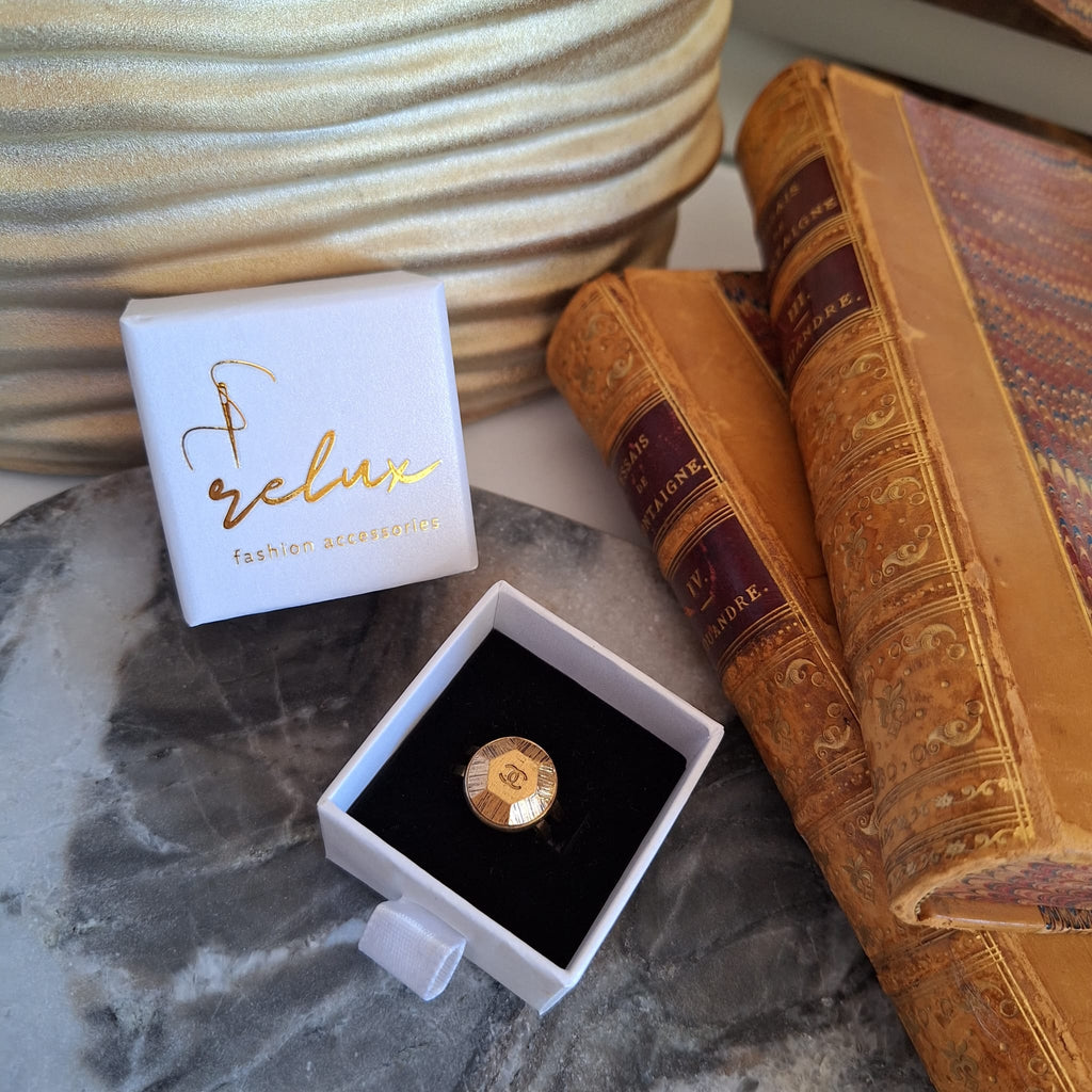 Anello Kyra - Creazione artigianale Relux con bottone upcycled