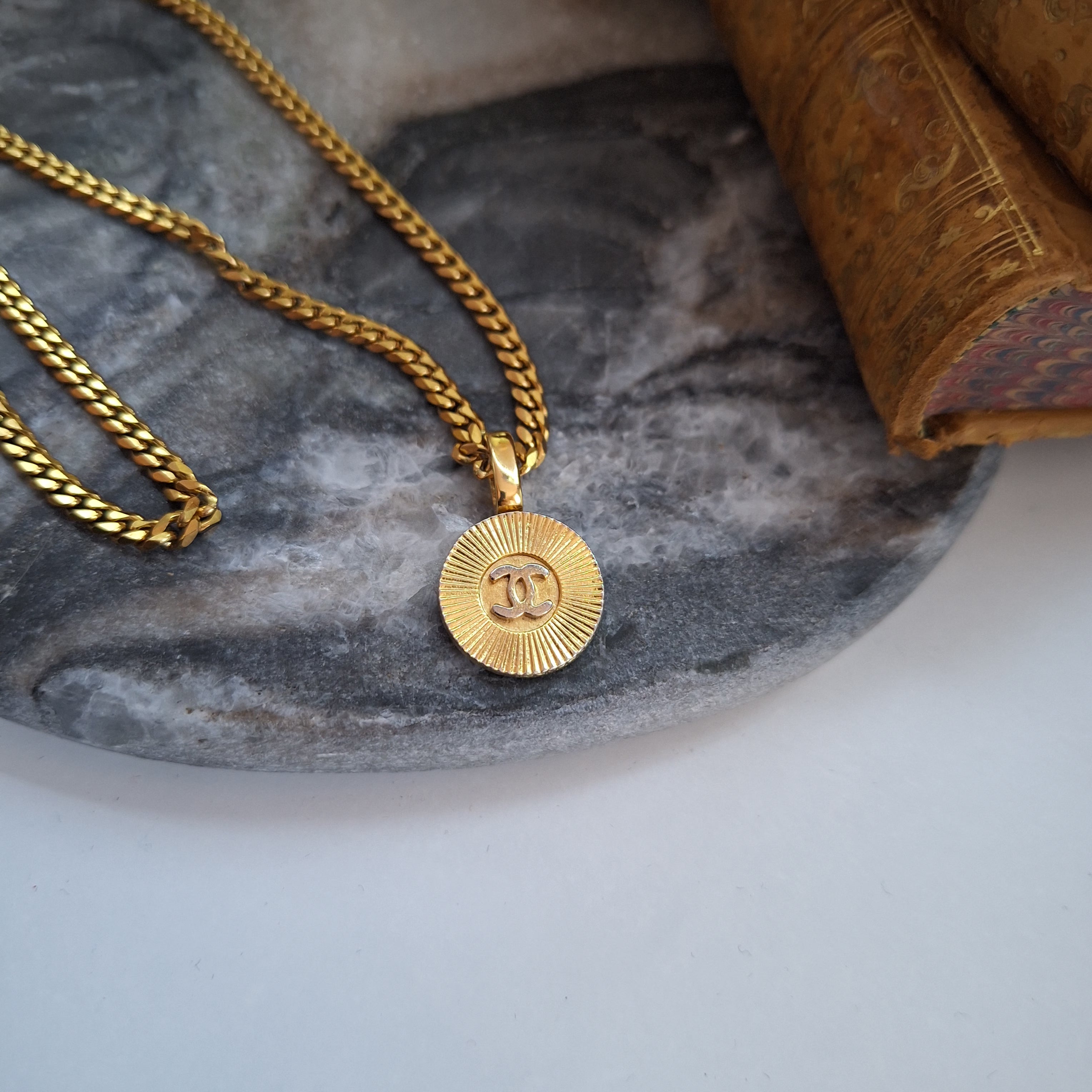 Collana Cali - Creazione artigianale Relux con bottone vintage upcycled