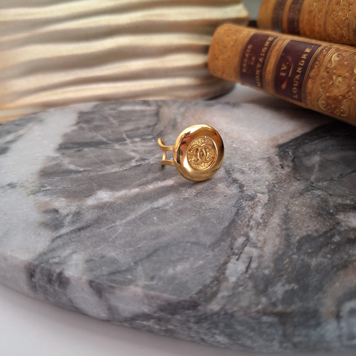 Anello Osma - Creazione artigianale Relux con bottone upcycled