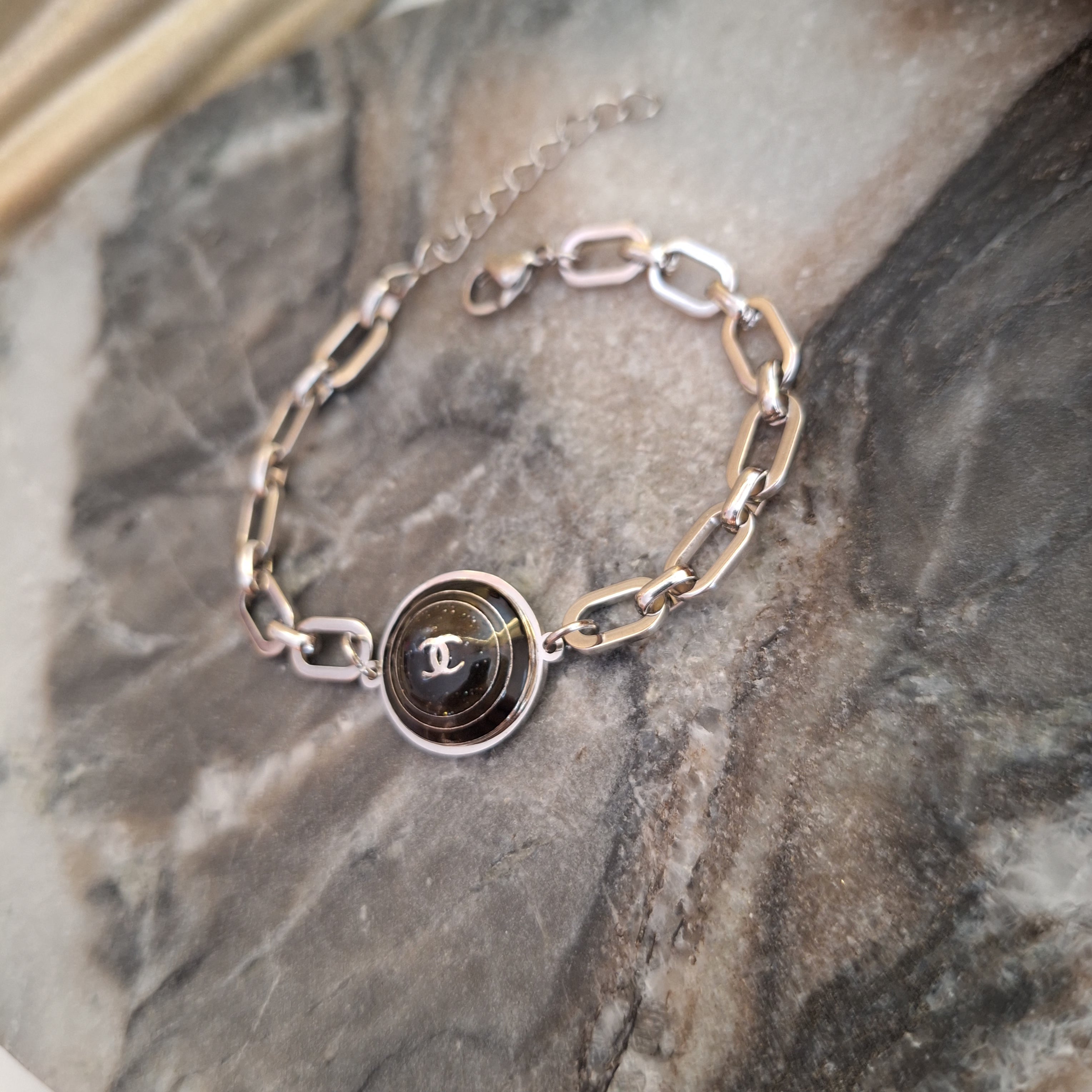Bracciale Dina - Creazione artigianale Relux con bottone vintage upcycled
